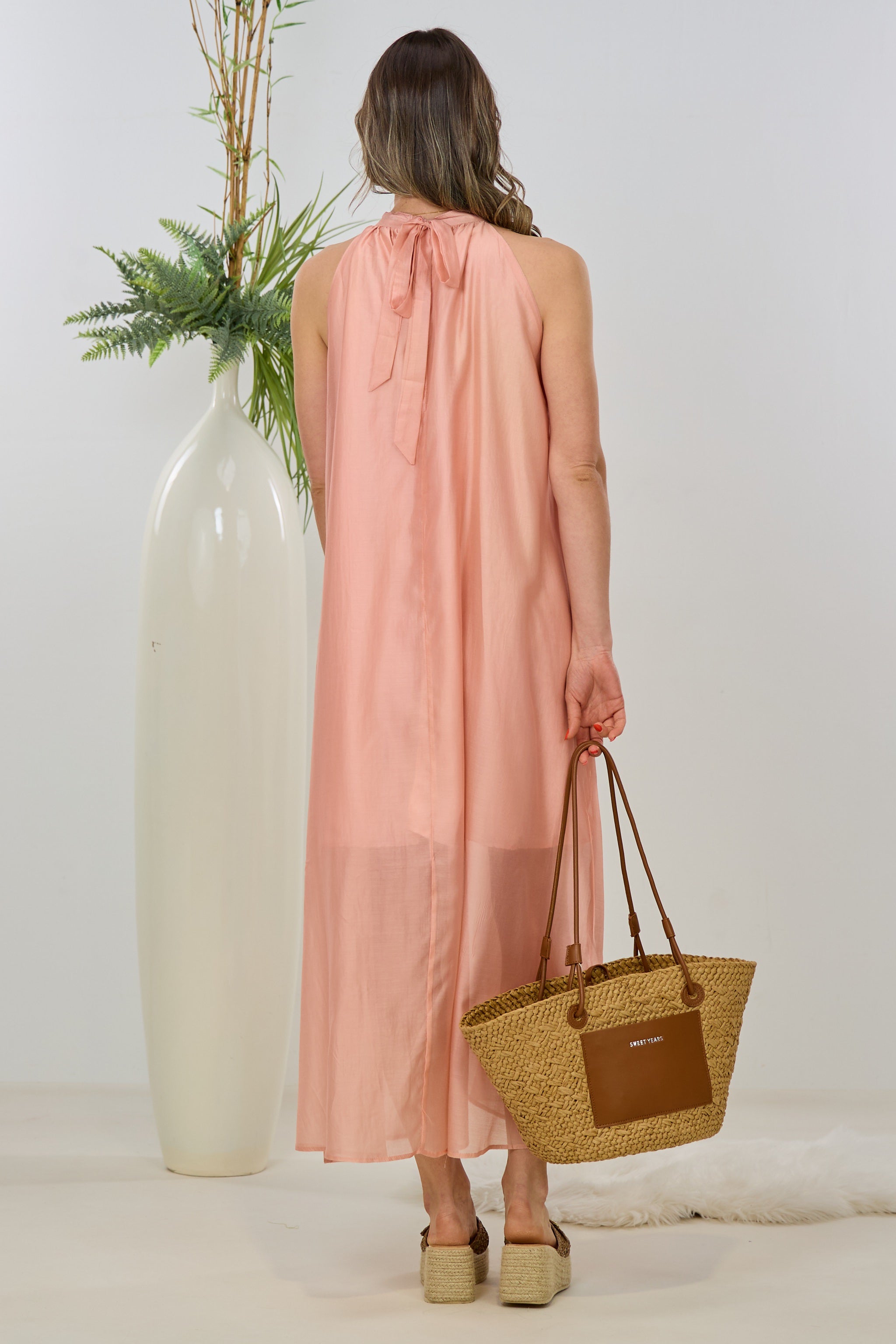 langes Kleid mit Stickblüten, altrosa