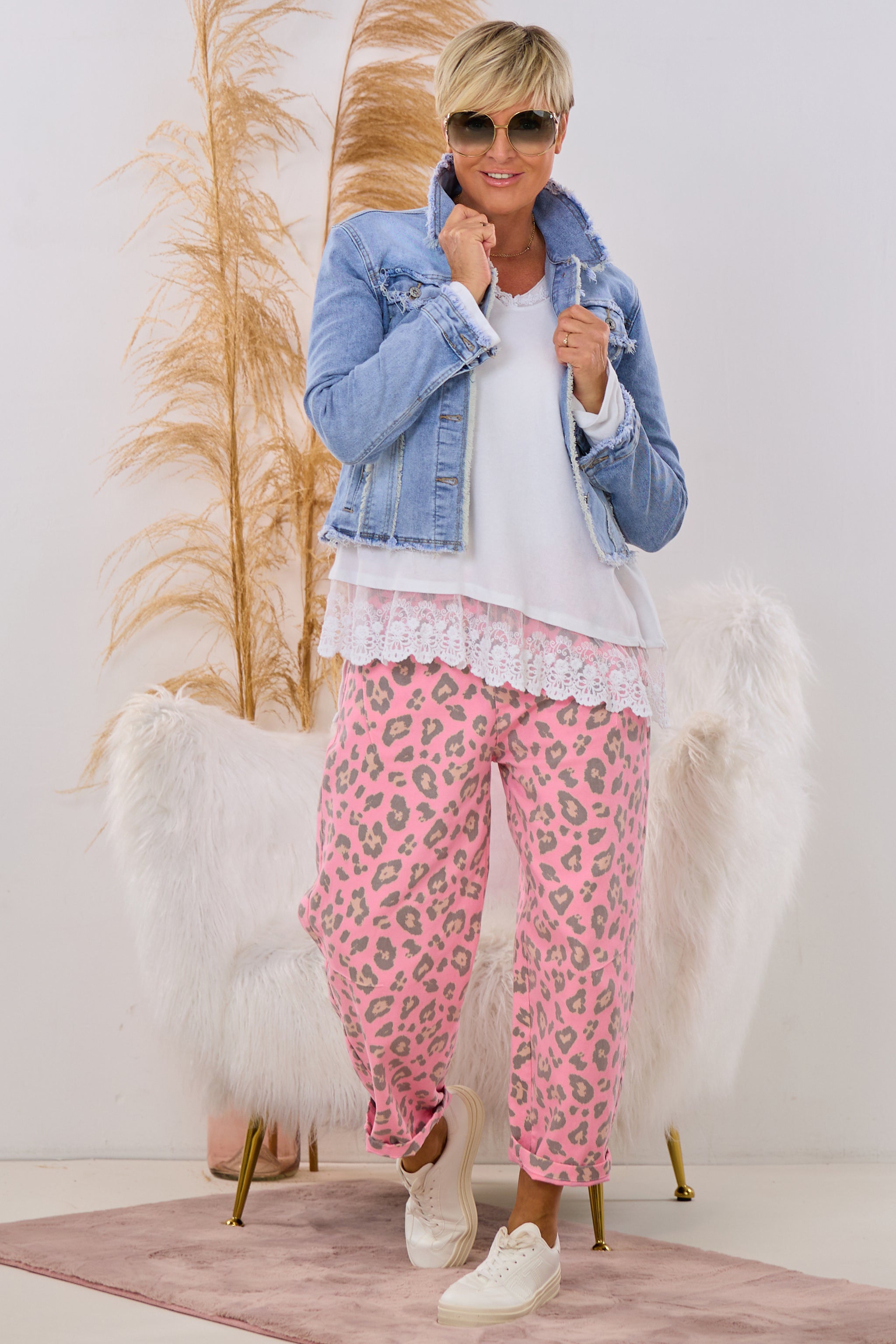 Asymmetrisches Langarmshirt mit Spitze, weiß