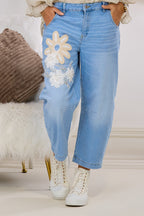 Jeans im leichten Balloon-Style mit Blüten, hell denim