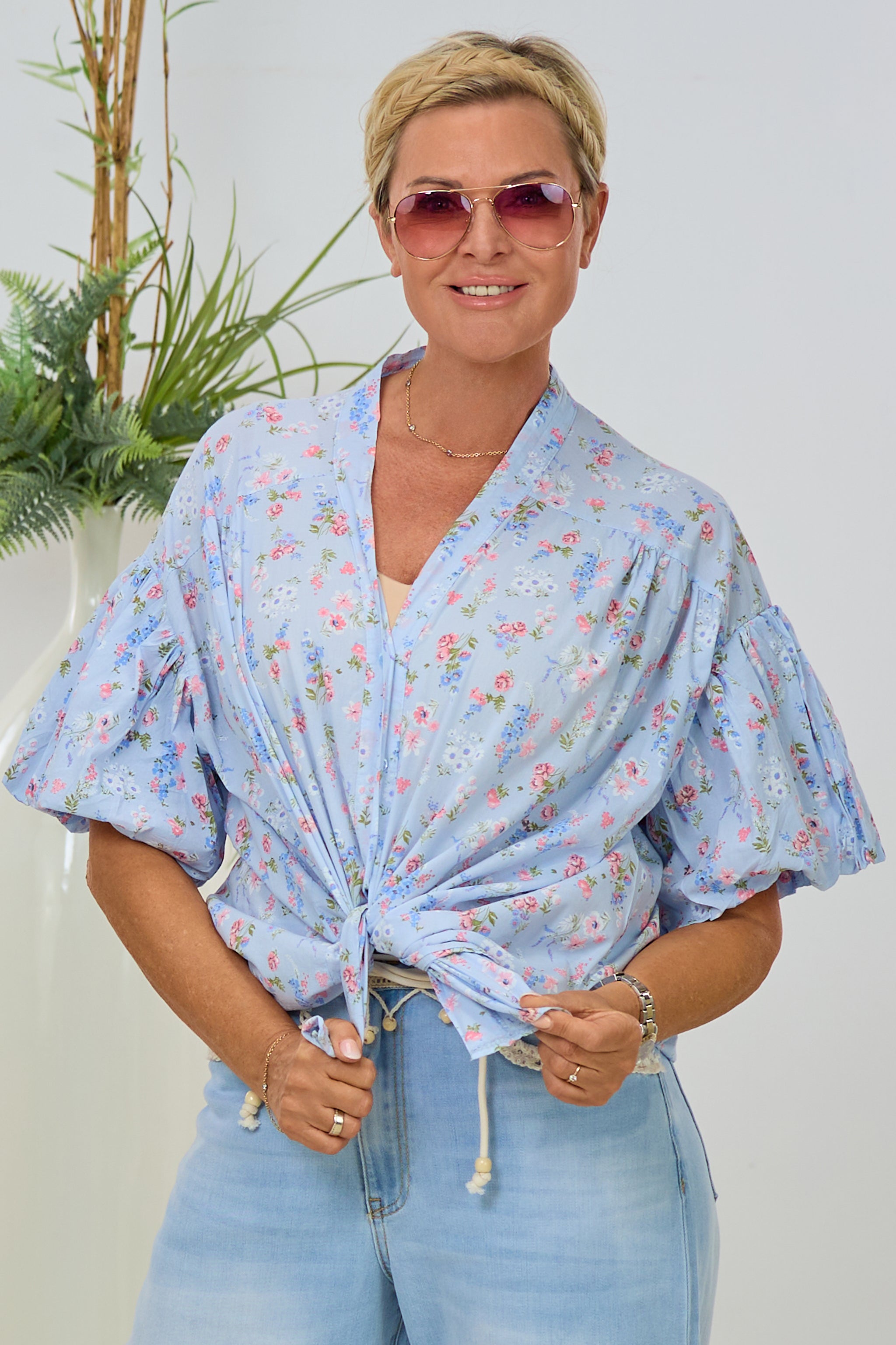Bluse mit "Puff-Ärmeln", hellblau-geblümt