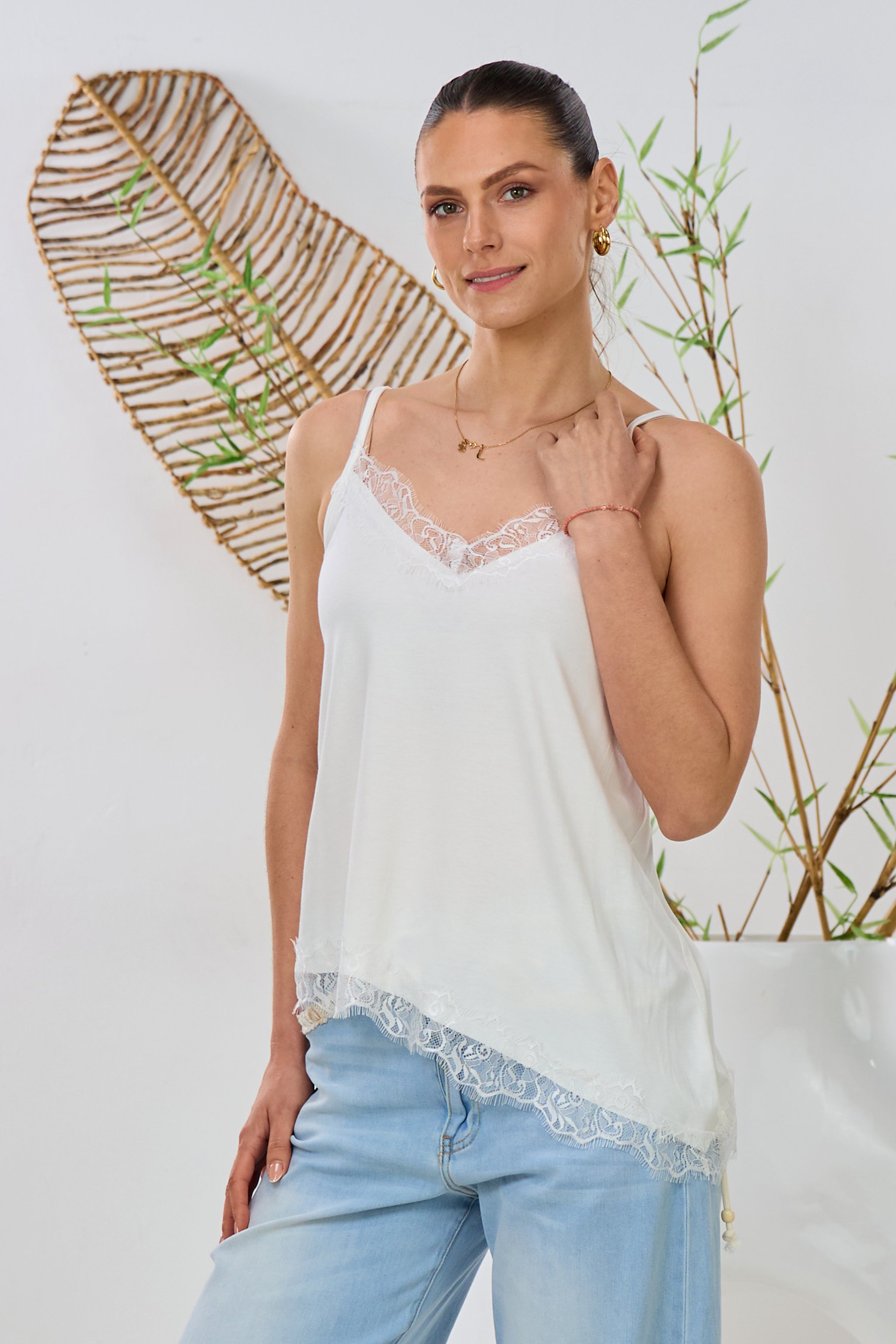 Asymmetrisches Top mit Spitze, weiß