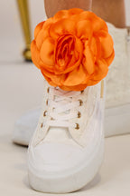 Blumenbrosche aus Stoff, orange