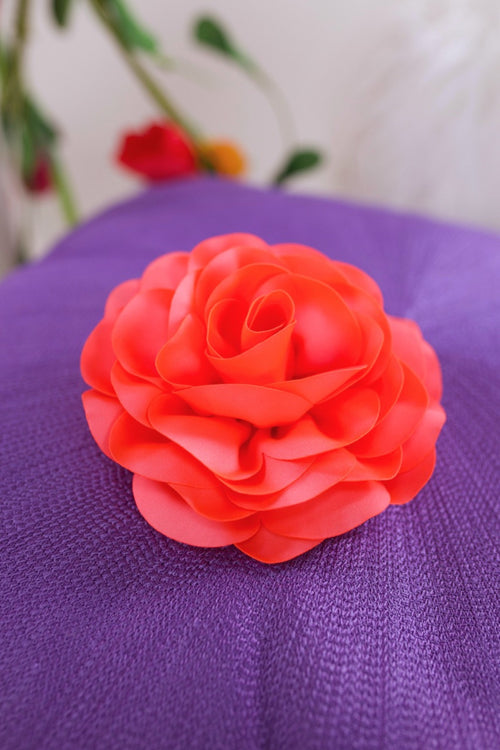Blumenbrosche aus Stoff, pink