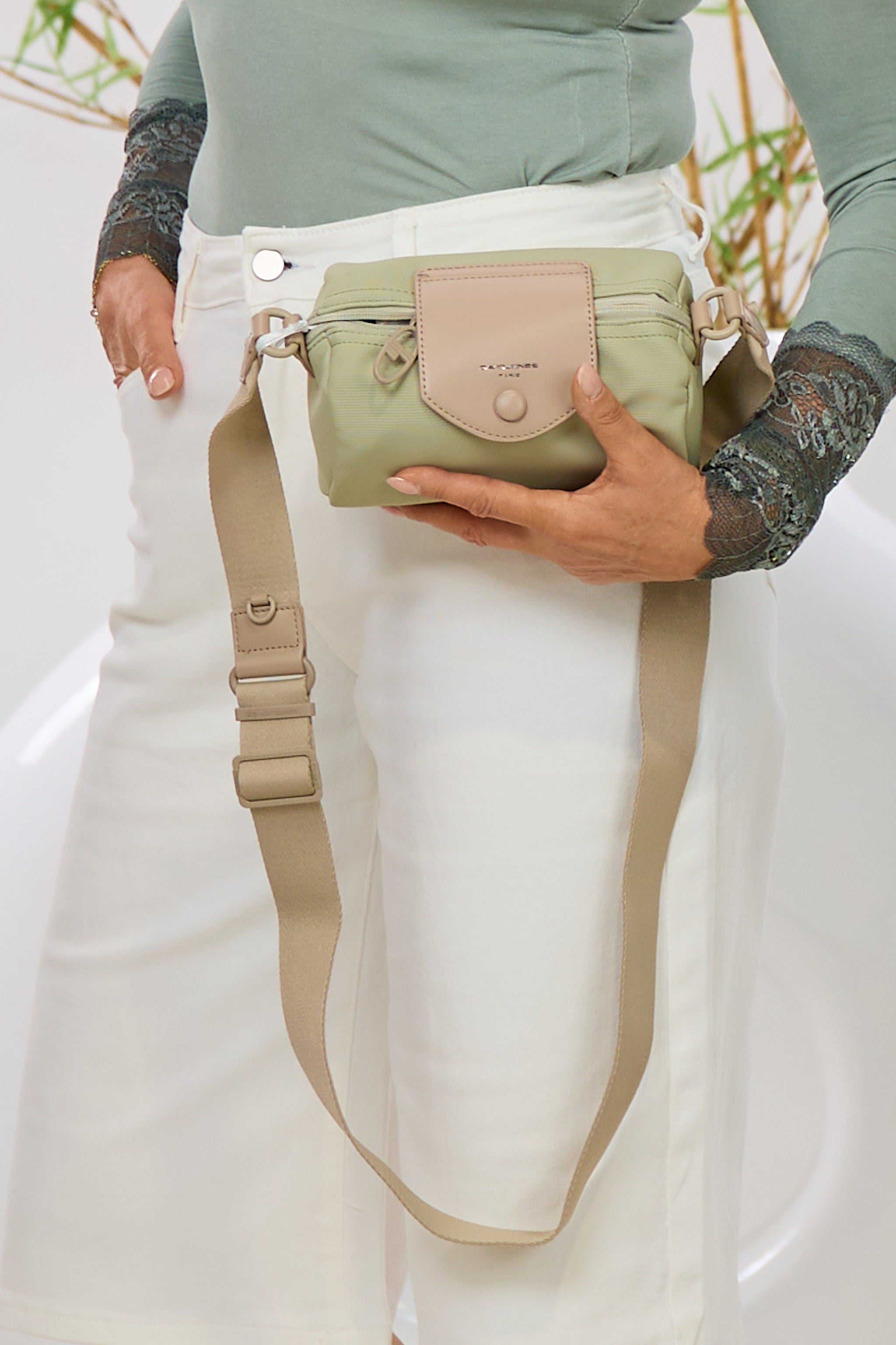 Kleine zylindrische Umhängetasche, lindgrün