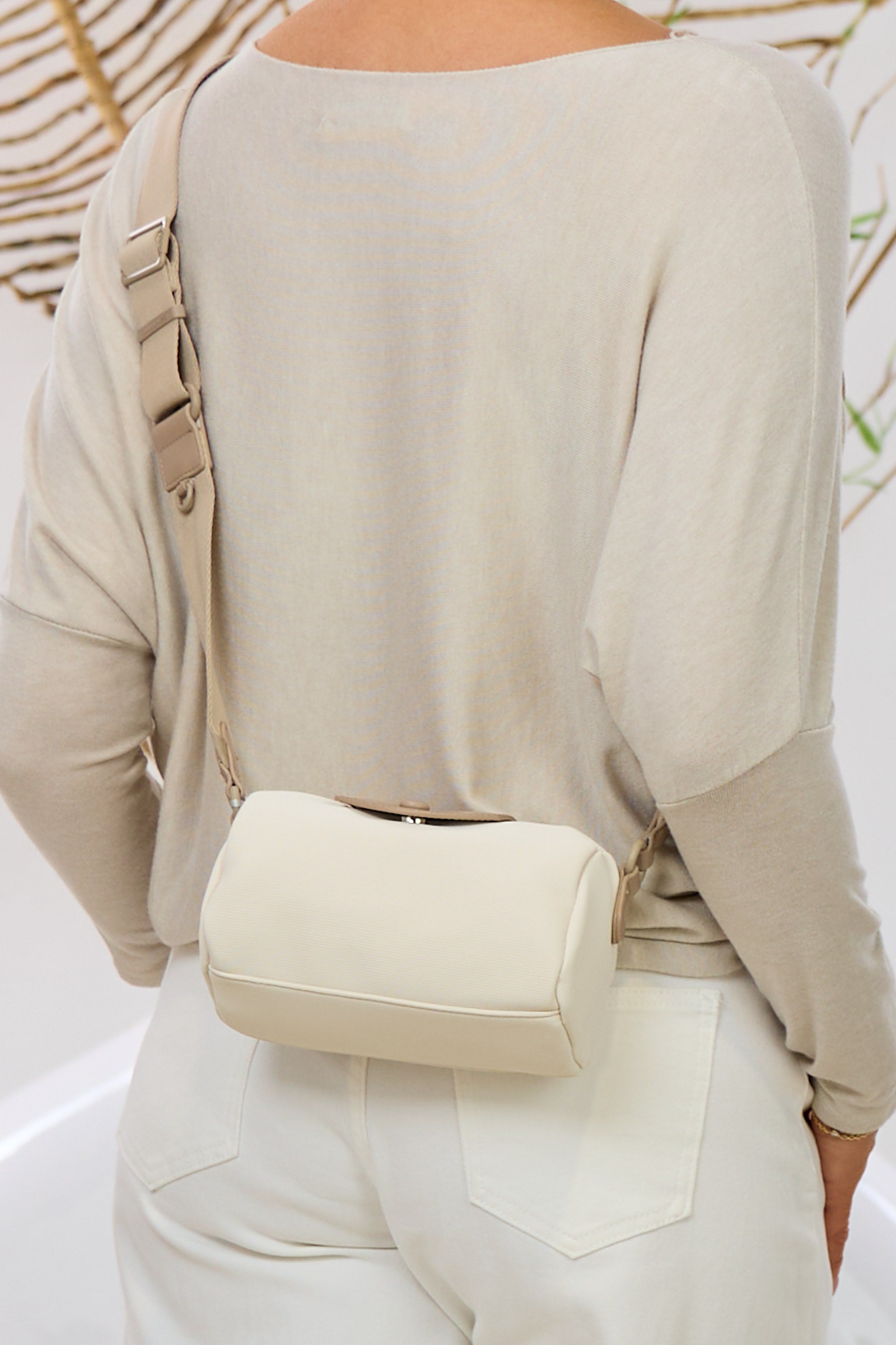 Kleine zylindrische Umhängetasche, creme