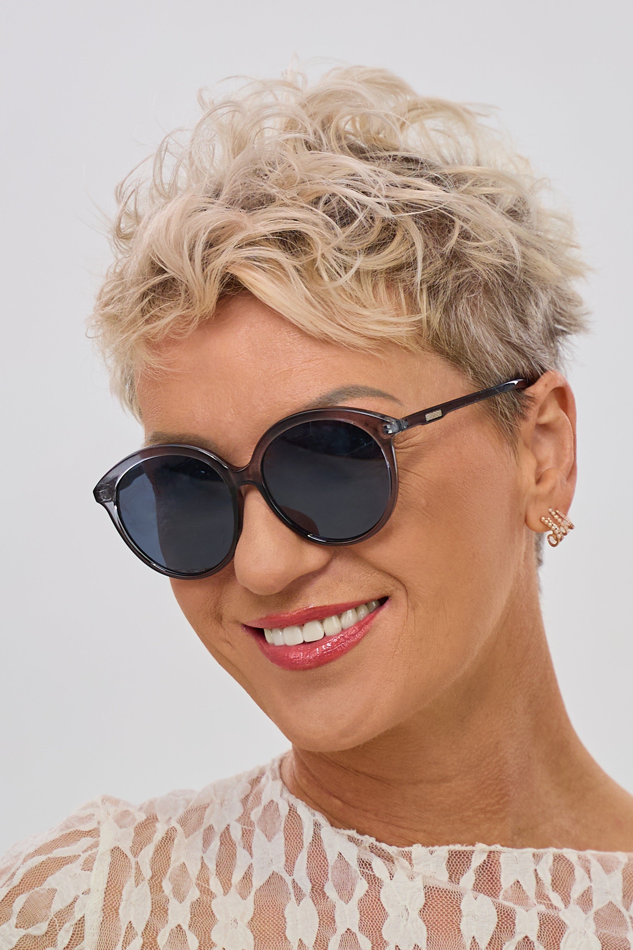 Elegante und stylische Sonnenbrille, anthrazit