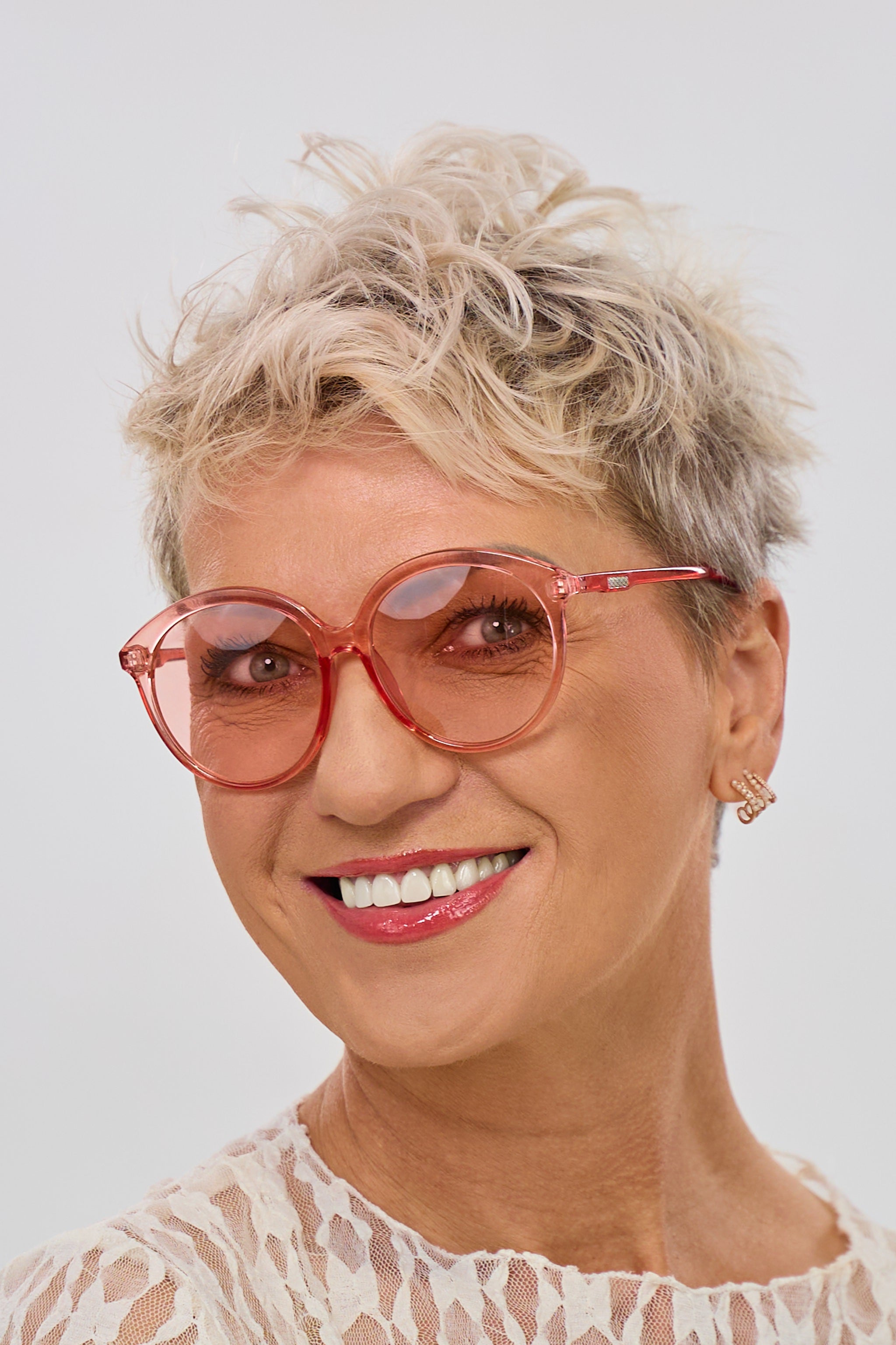 Elegante und stylische Sonnenbrille, rosa