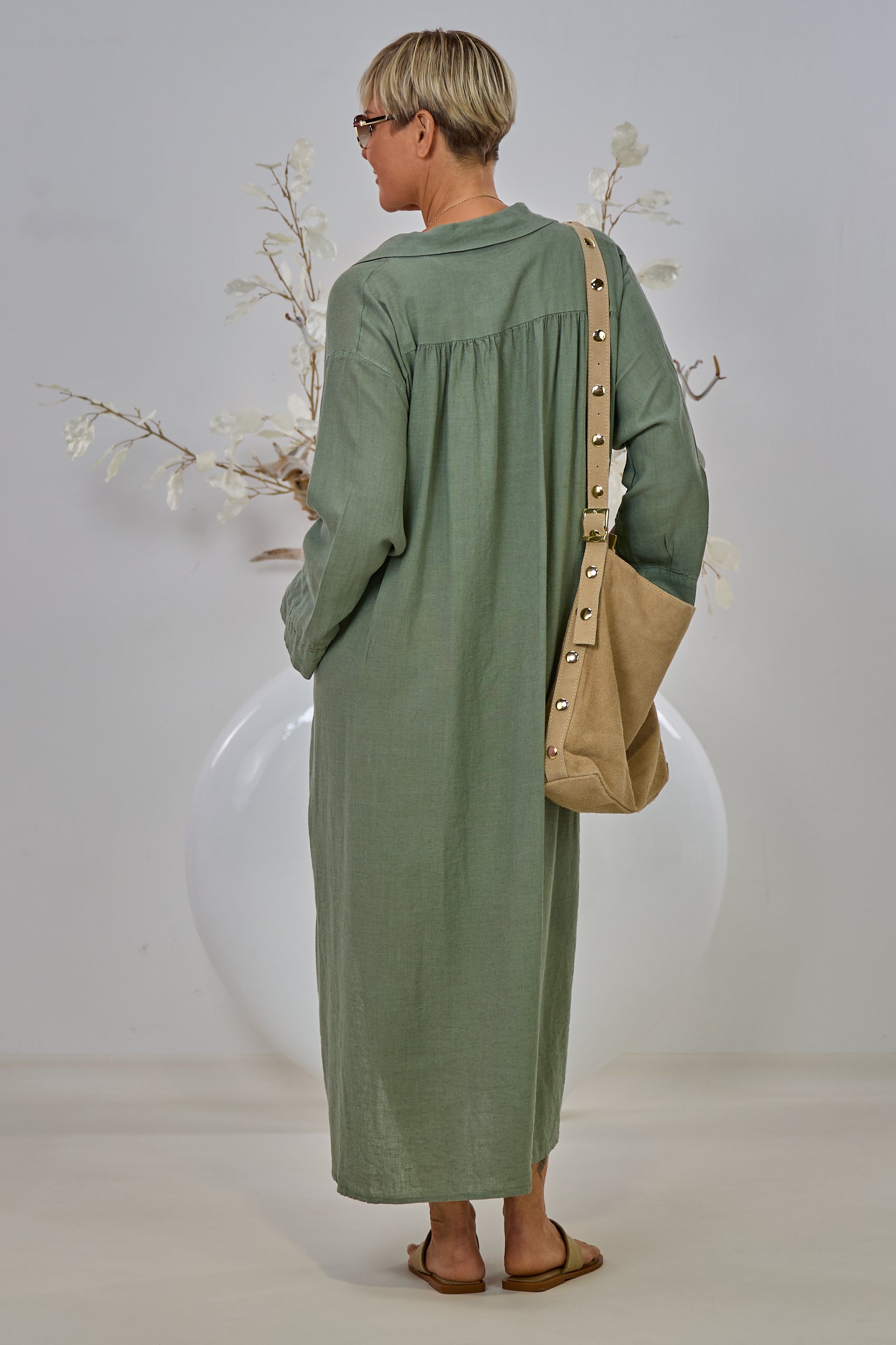 langes Hemdblusenkleid mit seitlichen Taschen, khaki