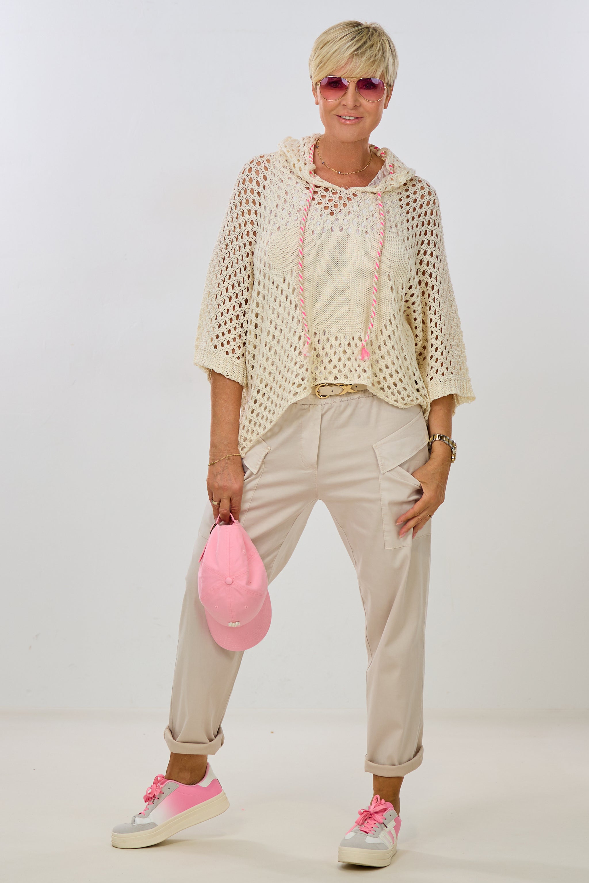 Hose mit schrägen Taschenklappen, beige