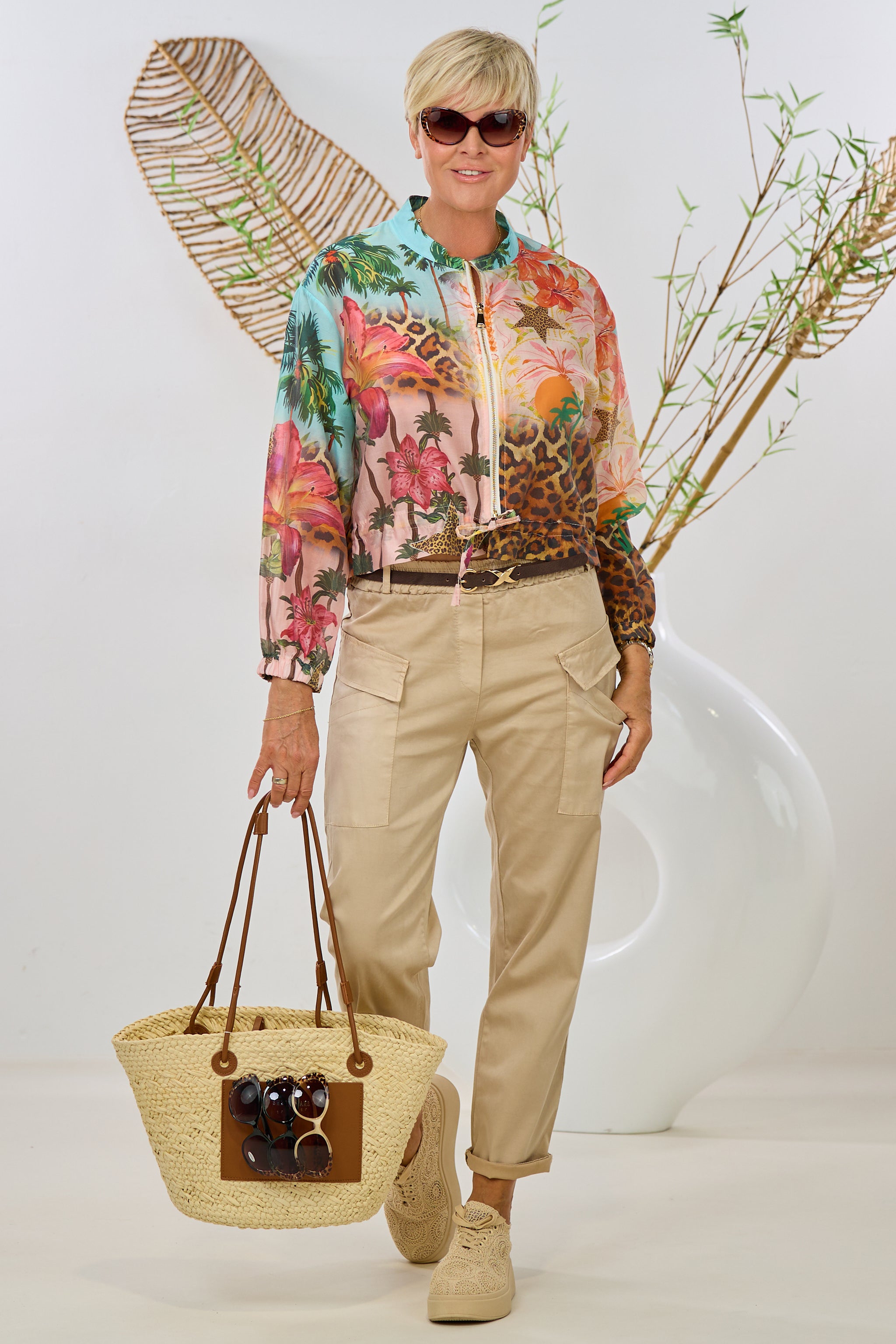 Hose mit schrägen Taschenklappen, hellbraun