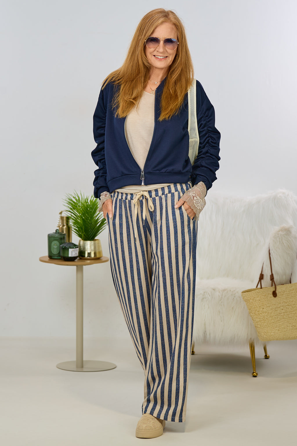 Weite Halbleinenhose mit Streifen, beige-blau