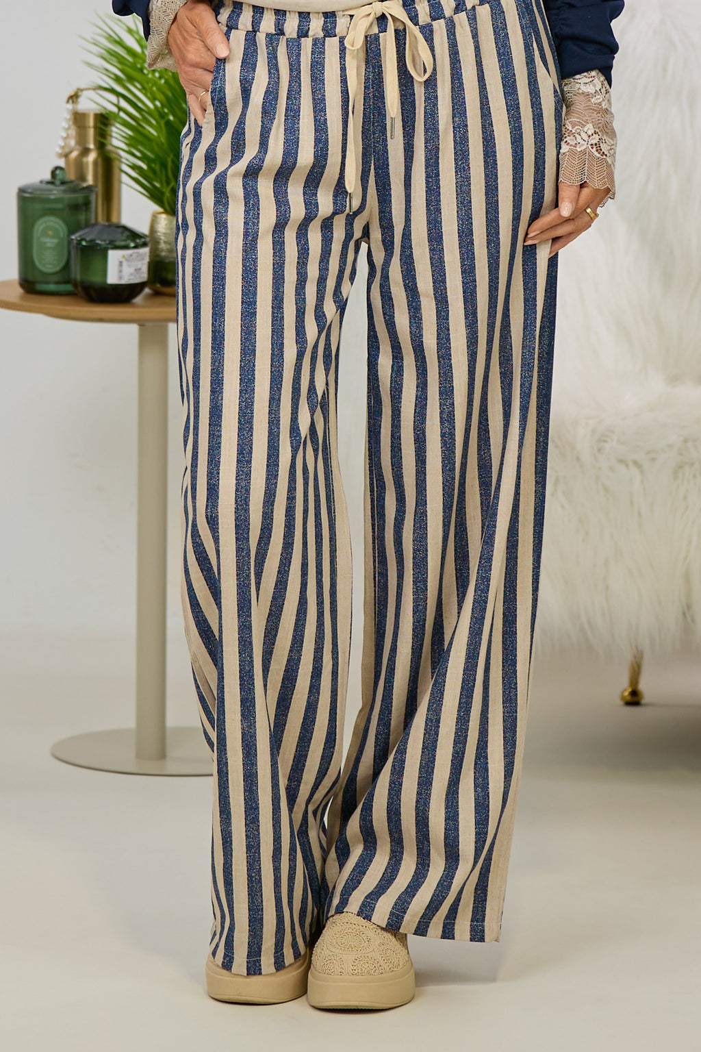 Weite Halbleinenhose mit Streifen, beige-blau