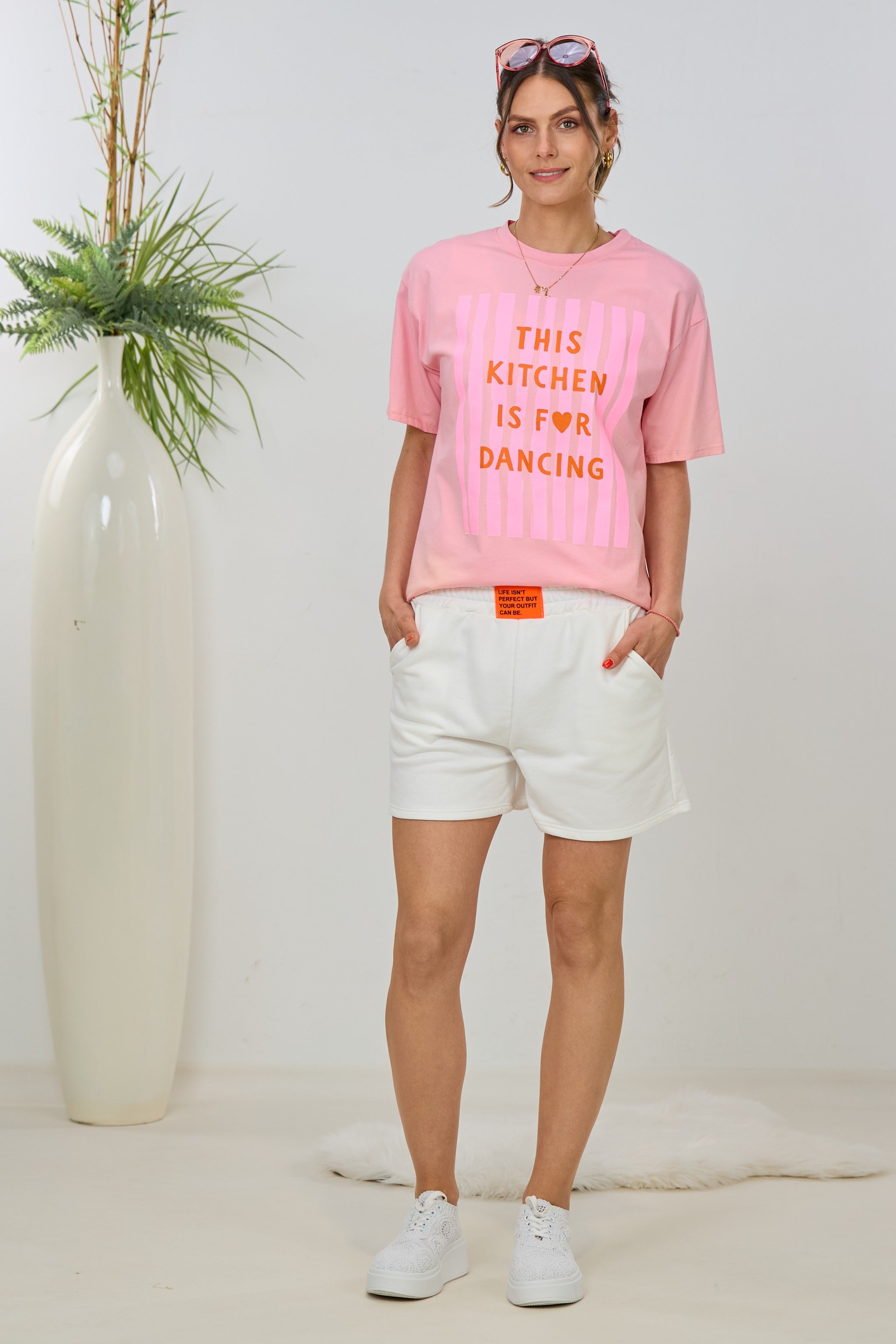 Sweaty Shorts "life isn't perfect...", weiß