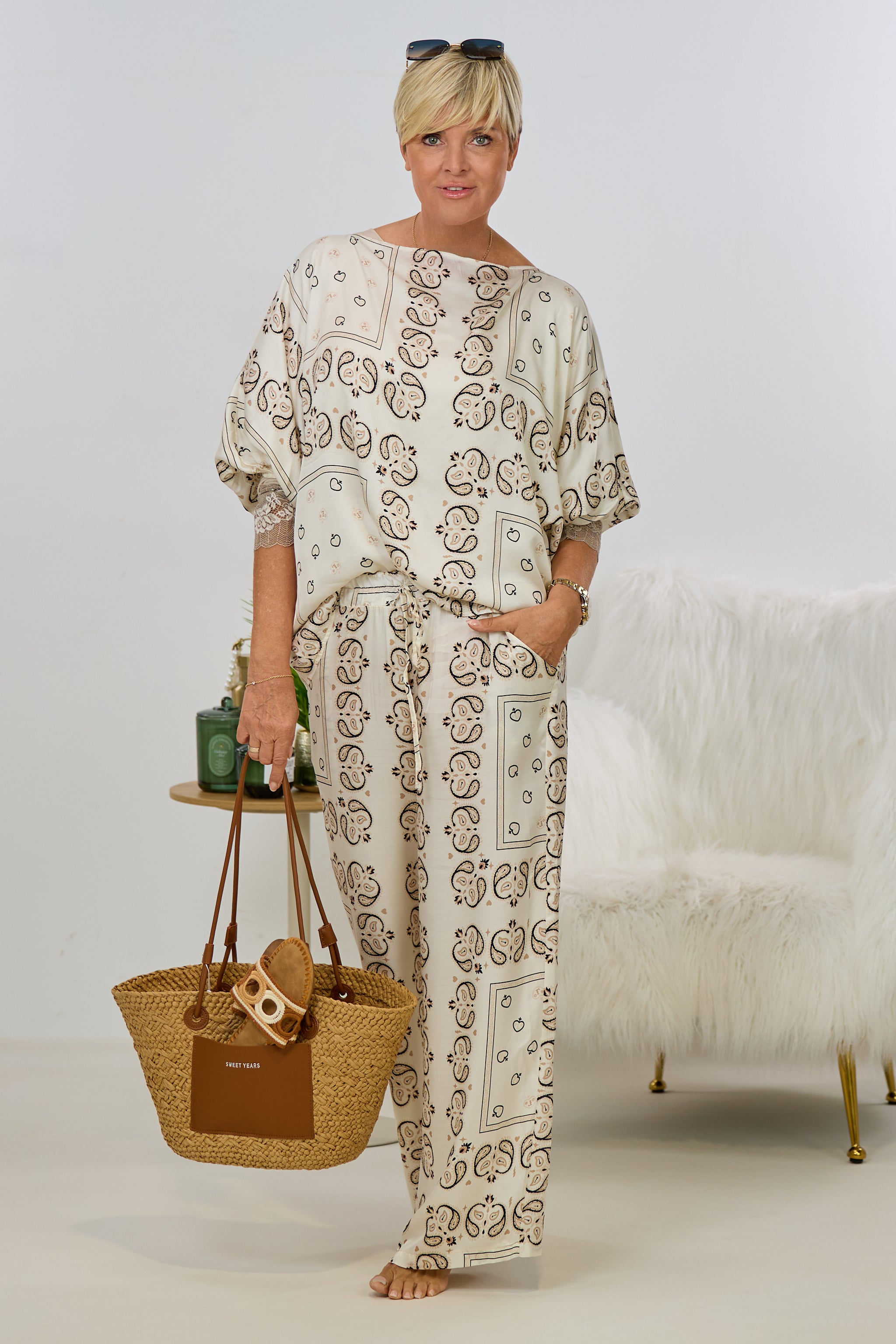 Seidige Stoffhose mit Fantasy-Muster, creme-taupe
