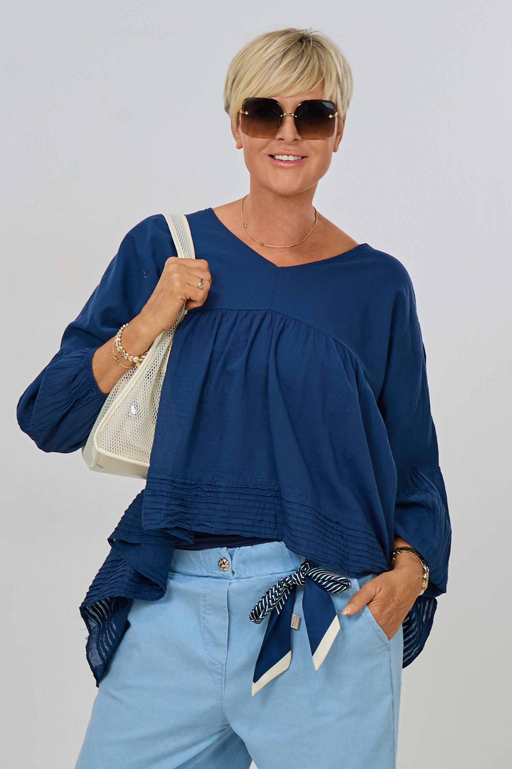 luftige Bluse mit V-Ausschnitt und langen Ärmeln, dunkelblau