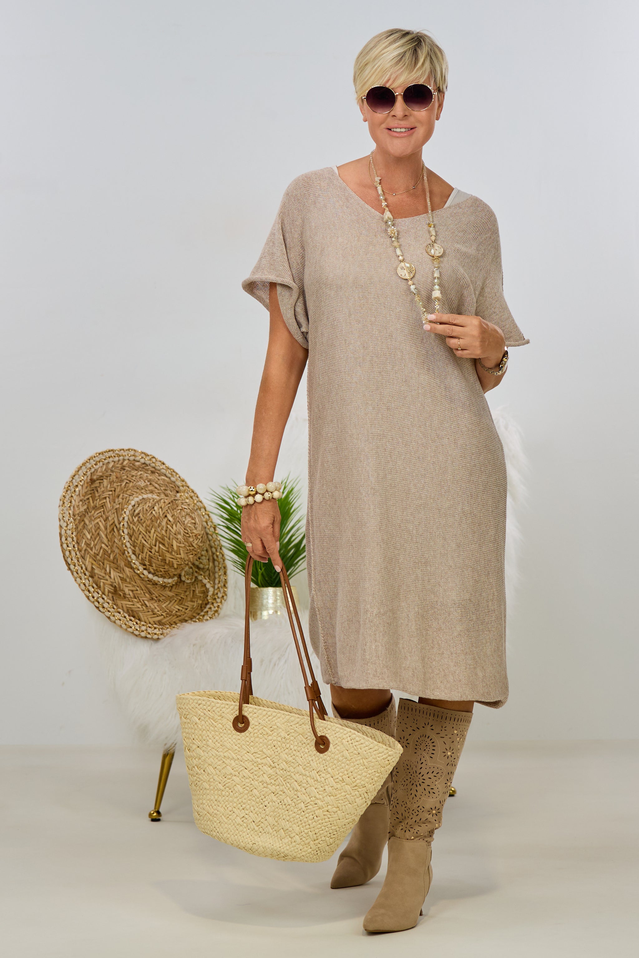 halblanges Strickkleid quergestrickt, beige