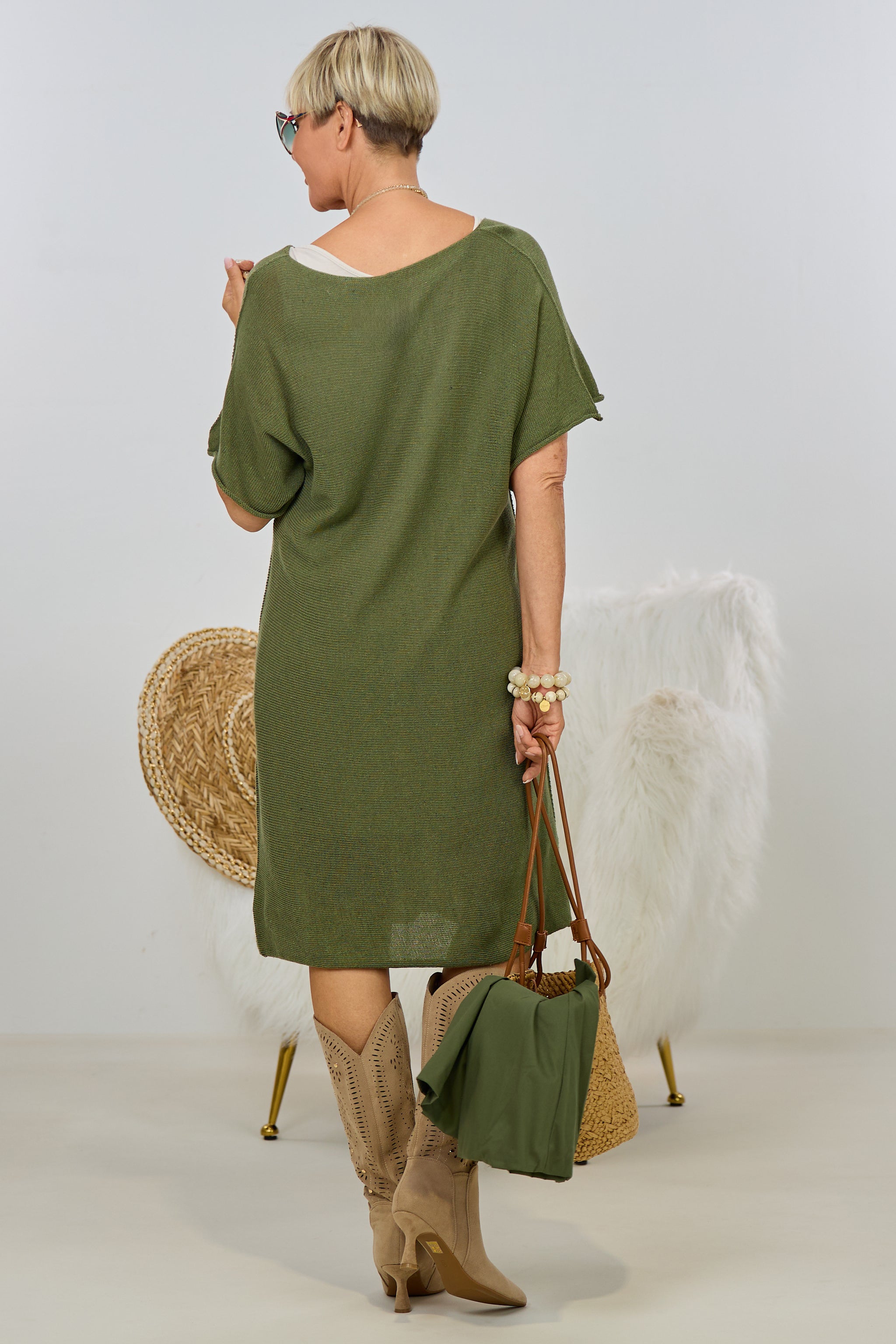 halblanges Strickkleid quergestrickt, khaki