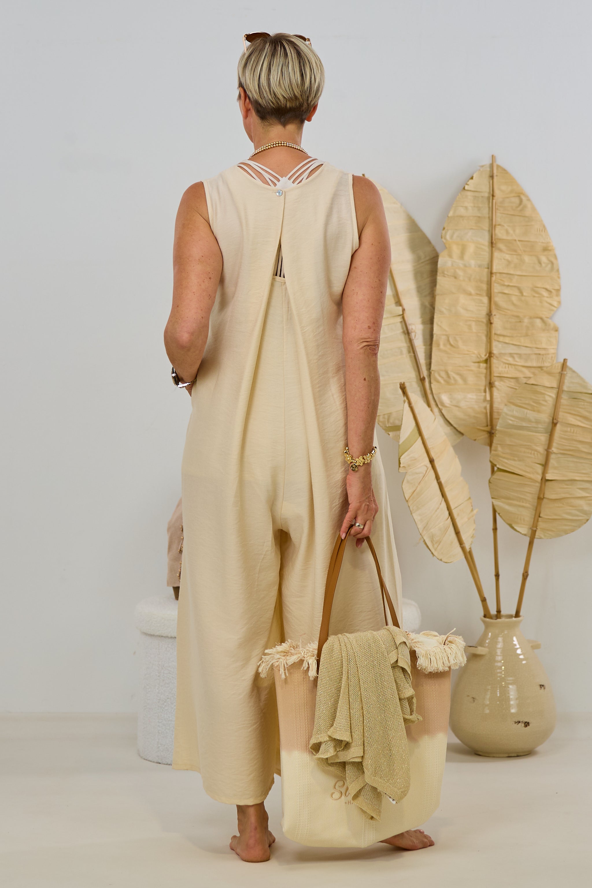 Overall mit raffiniertem Rückenschlitz, creme