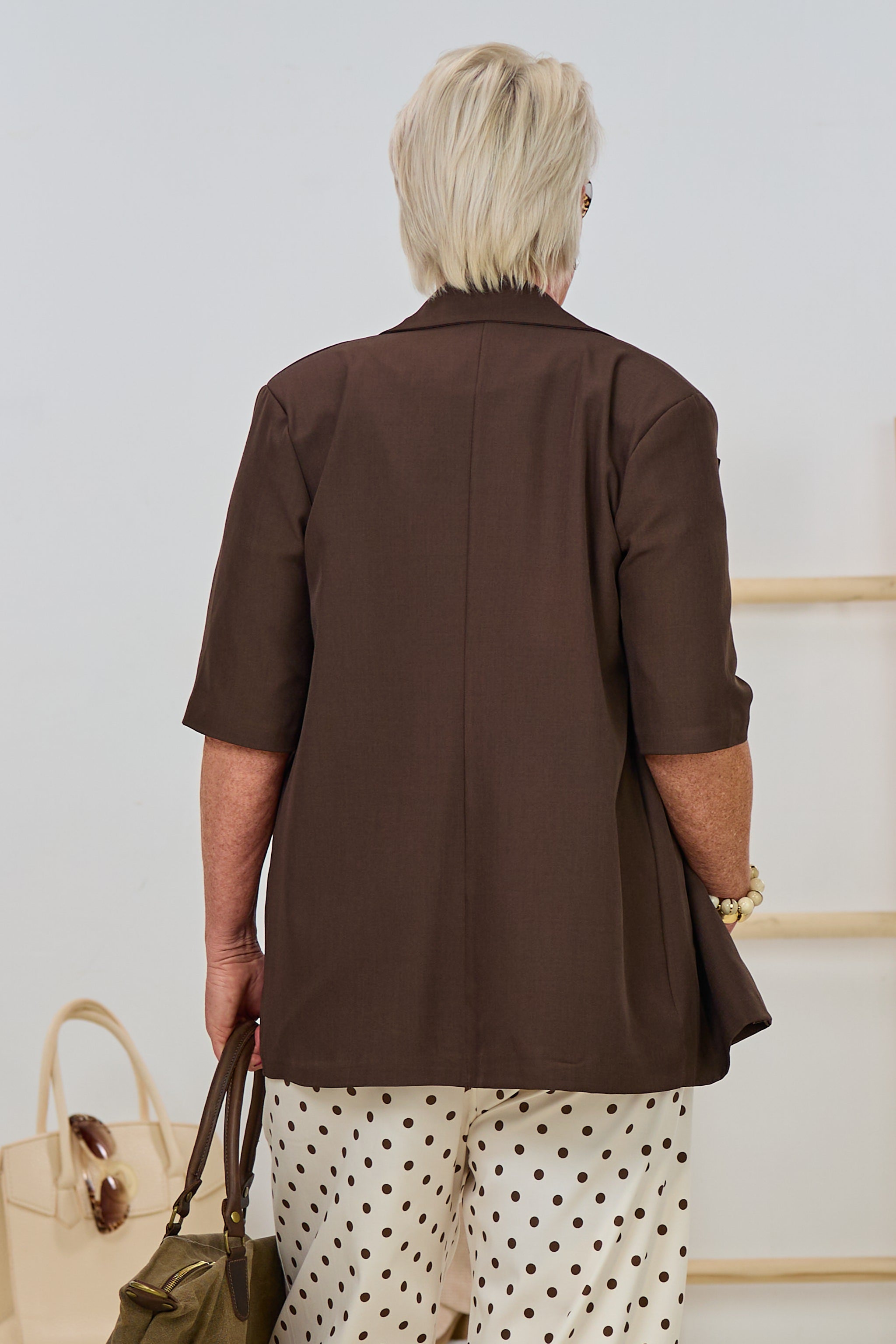 Langer Kurzarm-Blazer mit breitem Revers, braun