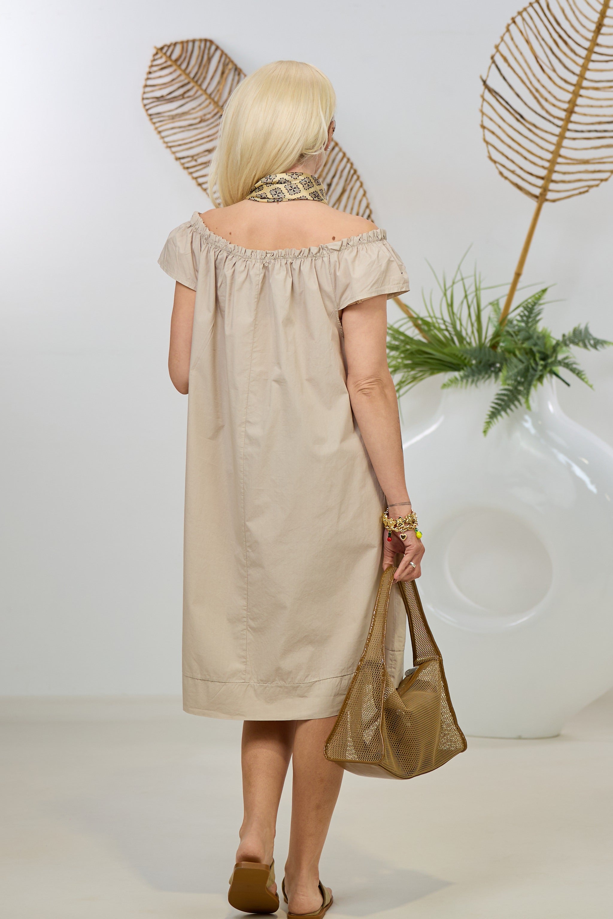 Kleidchen mit Carmen-Ausschnitt, beige