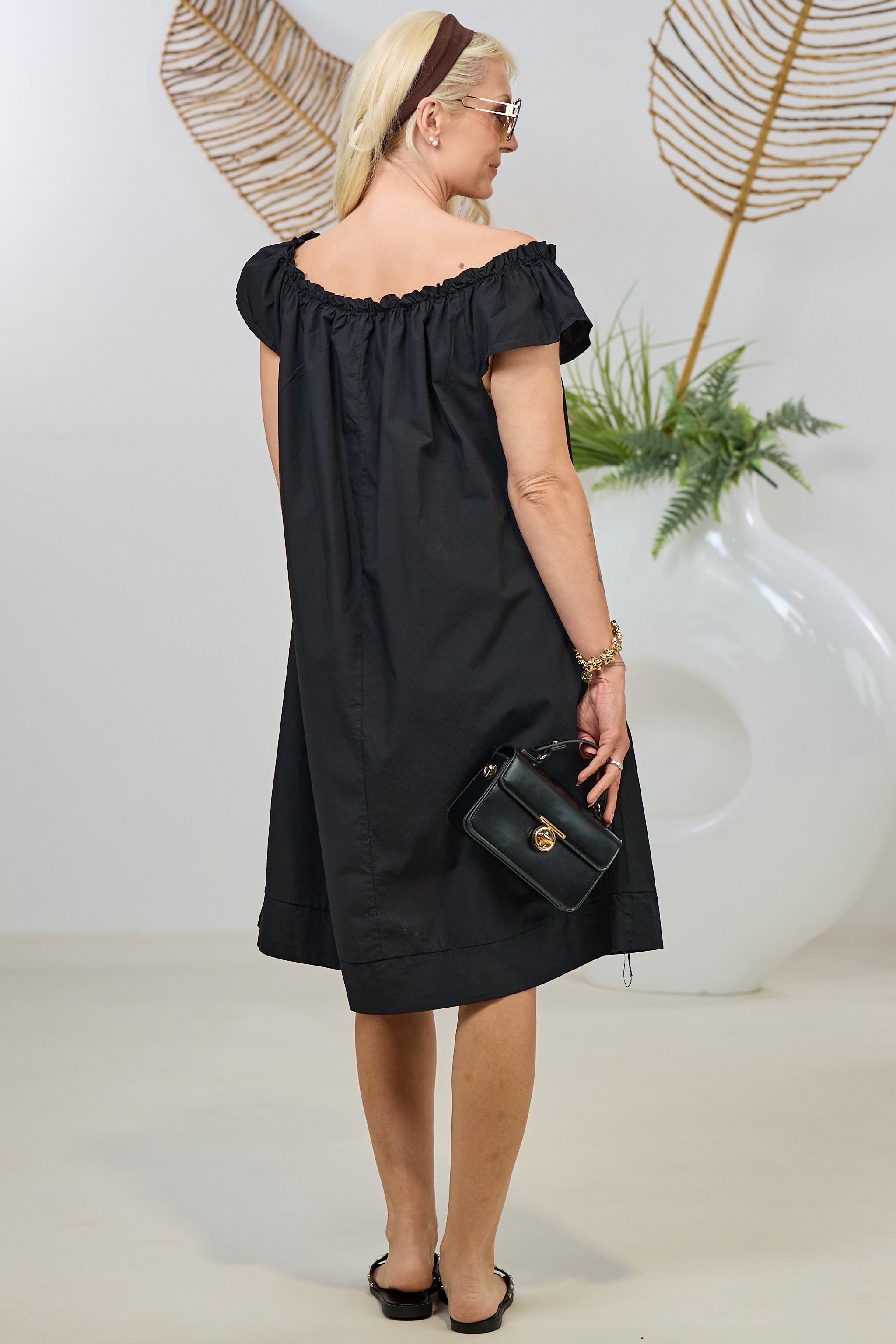 Kleidchen mit Carmen-Ausschnitt, schwarz