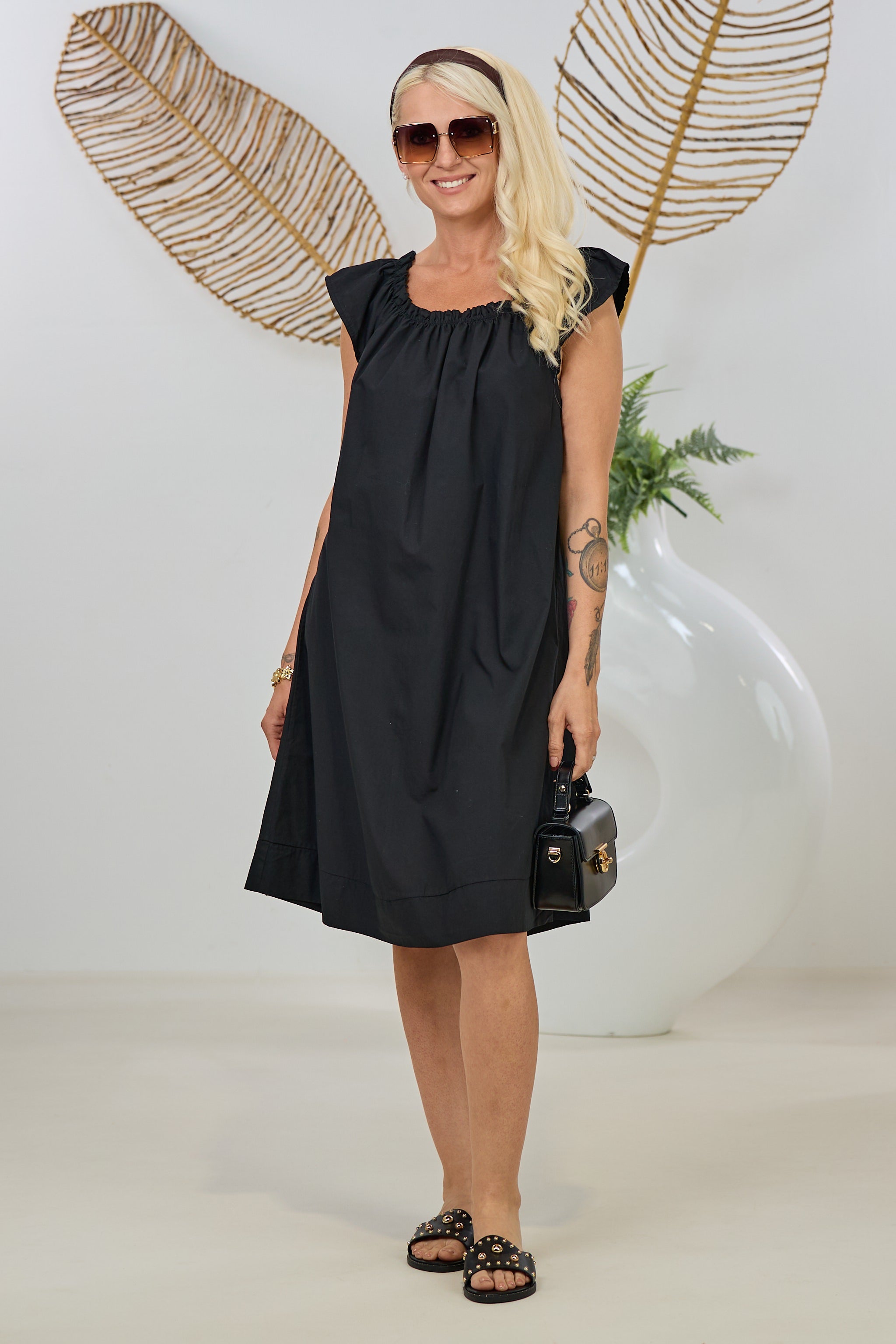 Kleidchen mit Carmen-Ausschnitt, schwarz