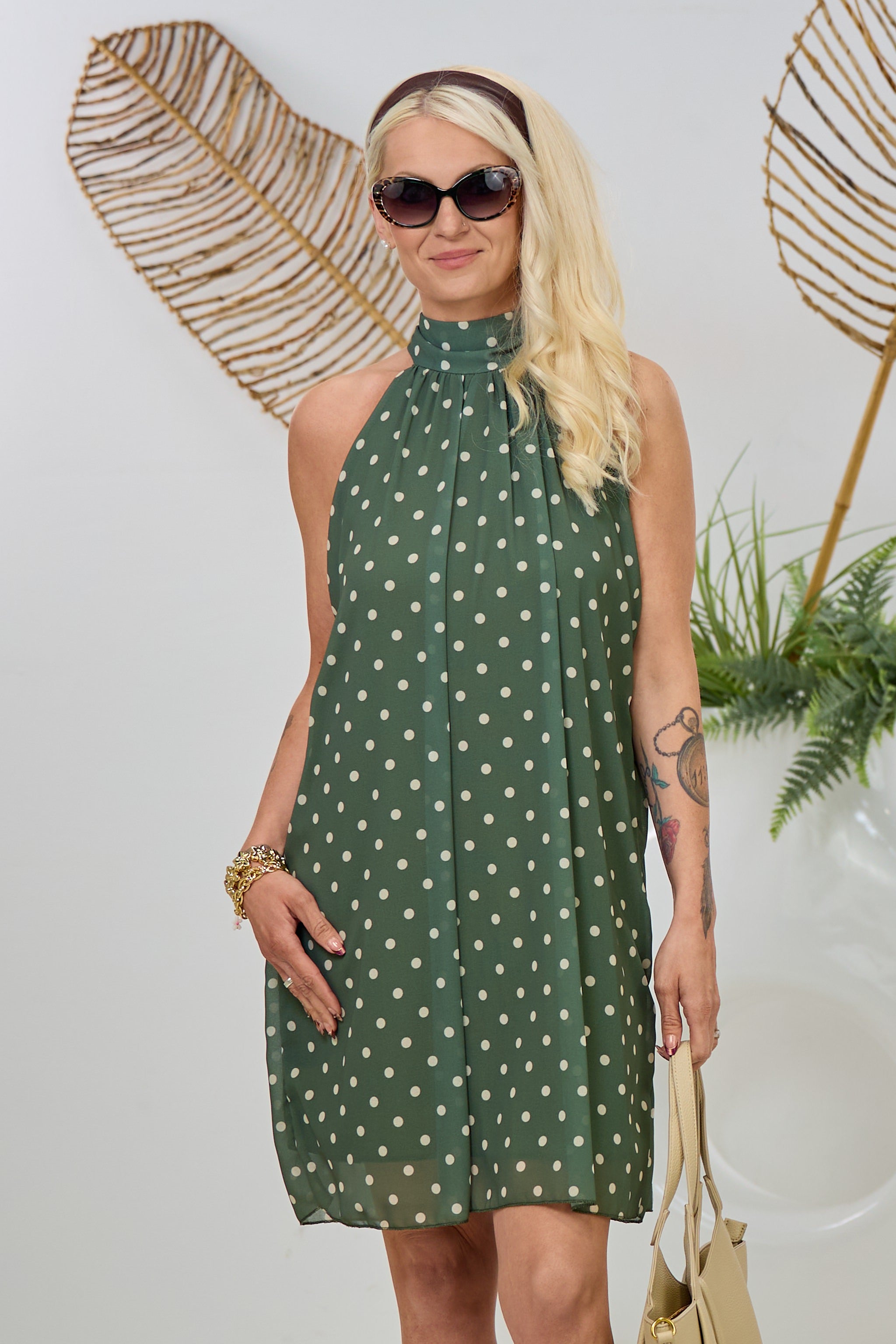 Gepunktetes Neckholder Kleid, grün-ecru