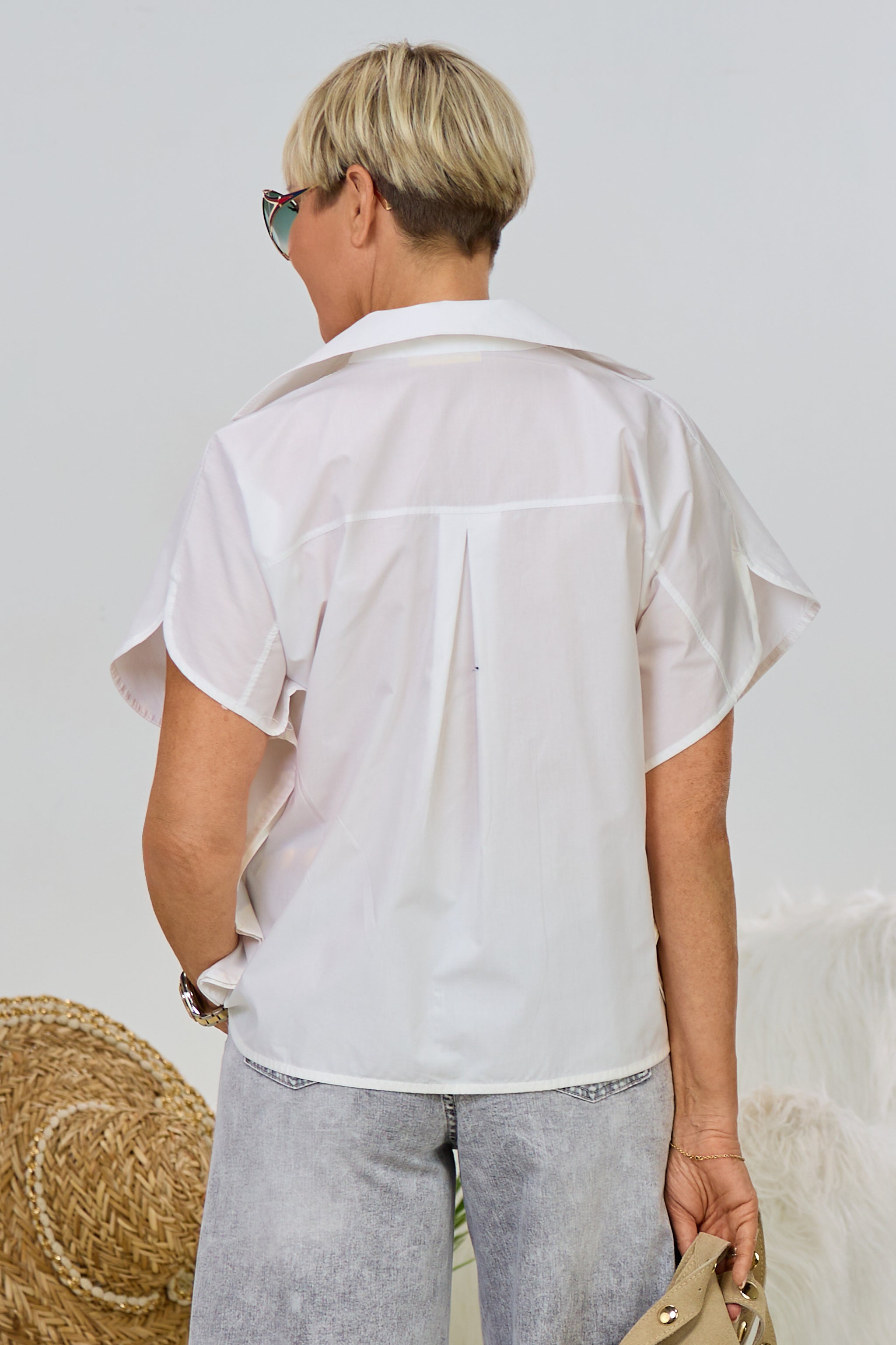 Gerade geschnittene, ärmellose Bluse, weiß