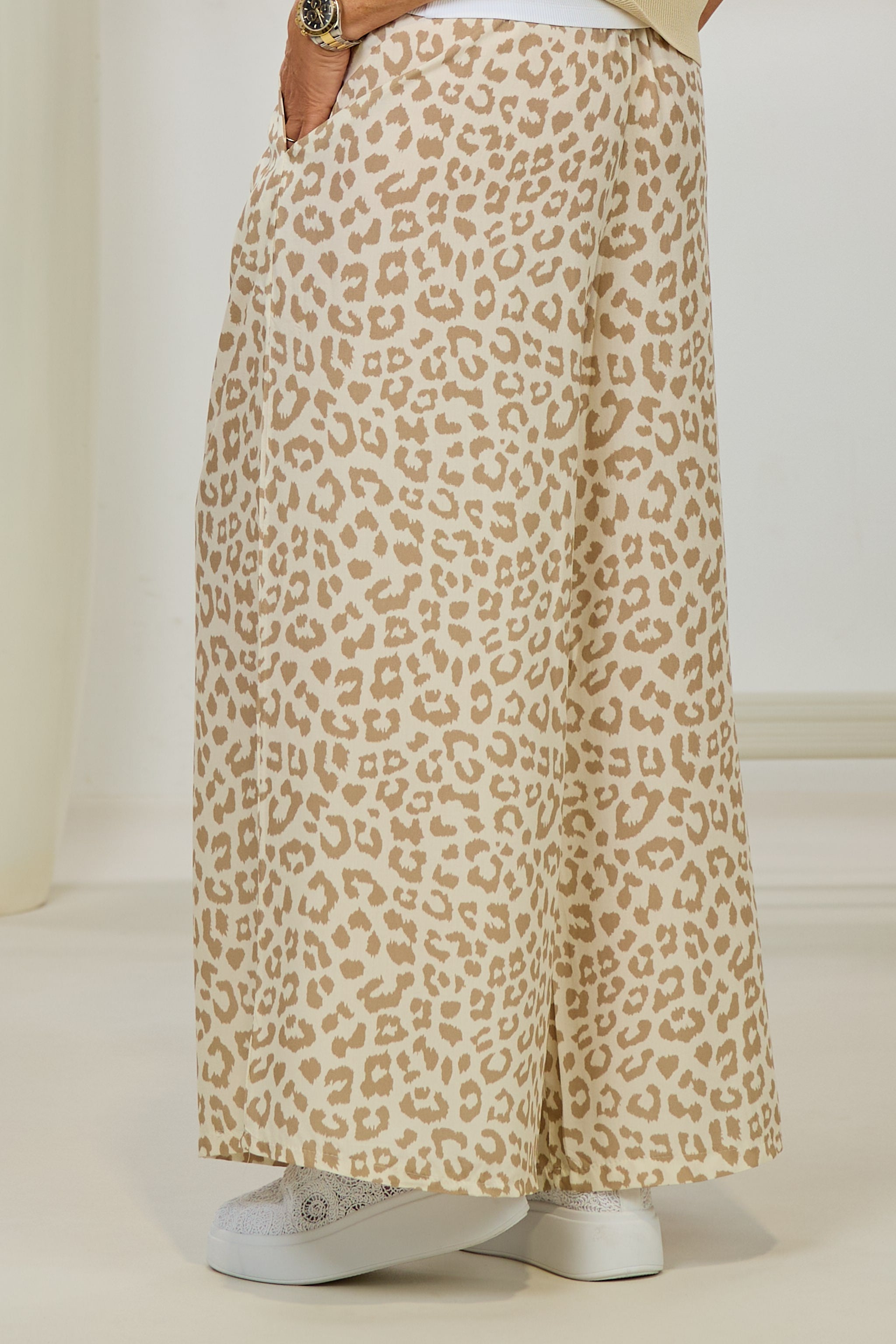 Sommerhose im Leo-Design, beige-taupe-leo