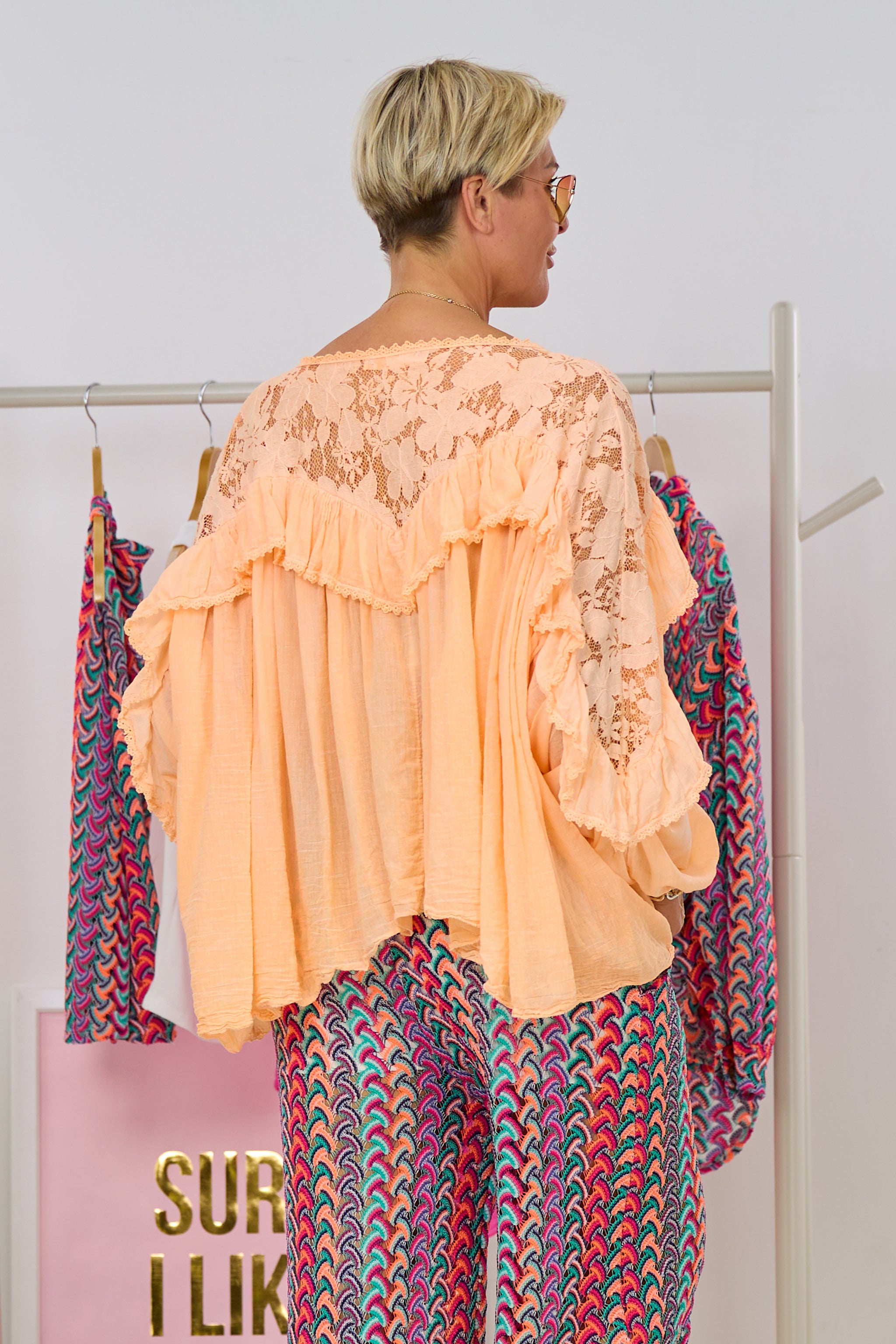 luftige Bluse mit Rüschen und Spitze, apricot