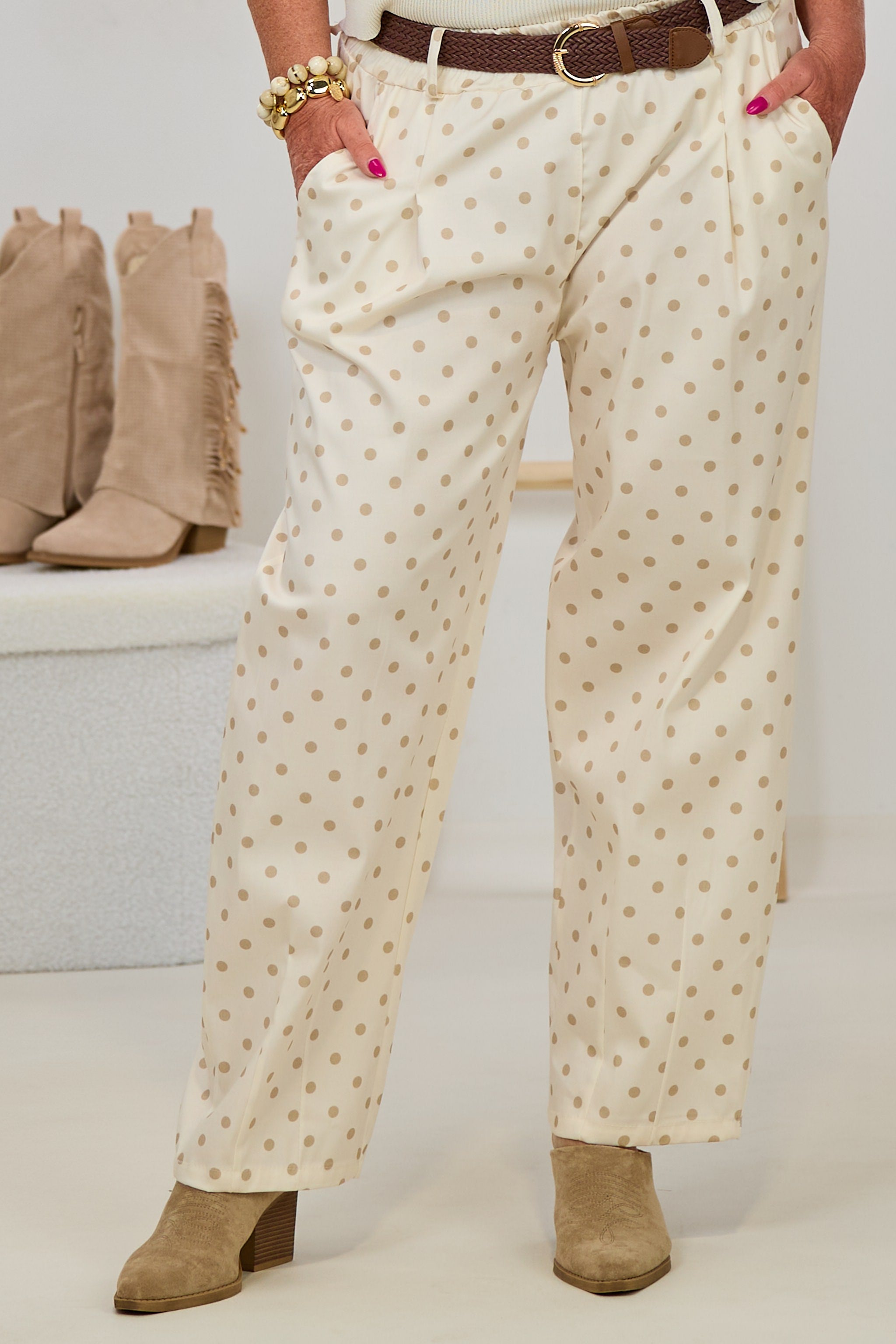 Gepunktete Hose mit Gürtel, hellbeige-taupe