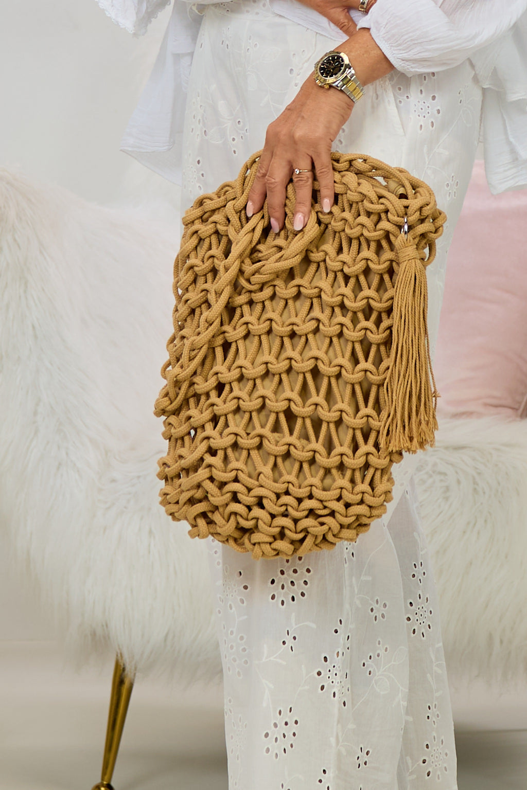 Beuteltasche im Boho-Style mit Anhänger, camel