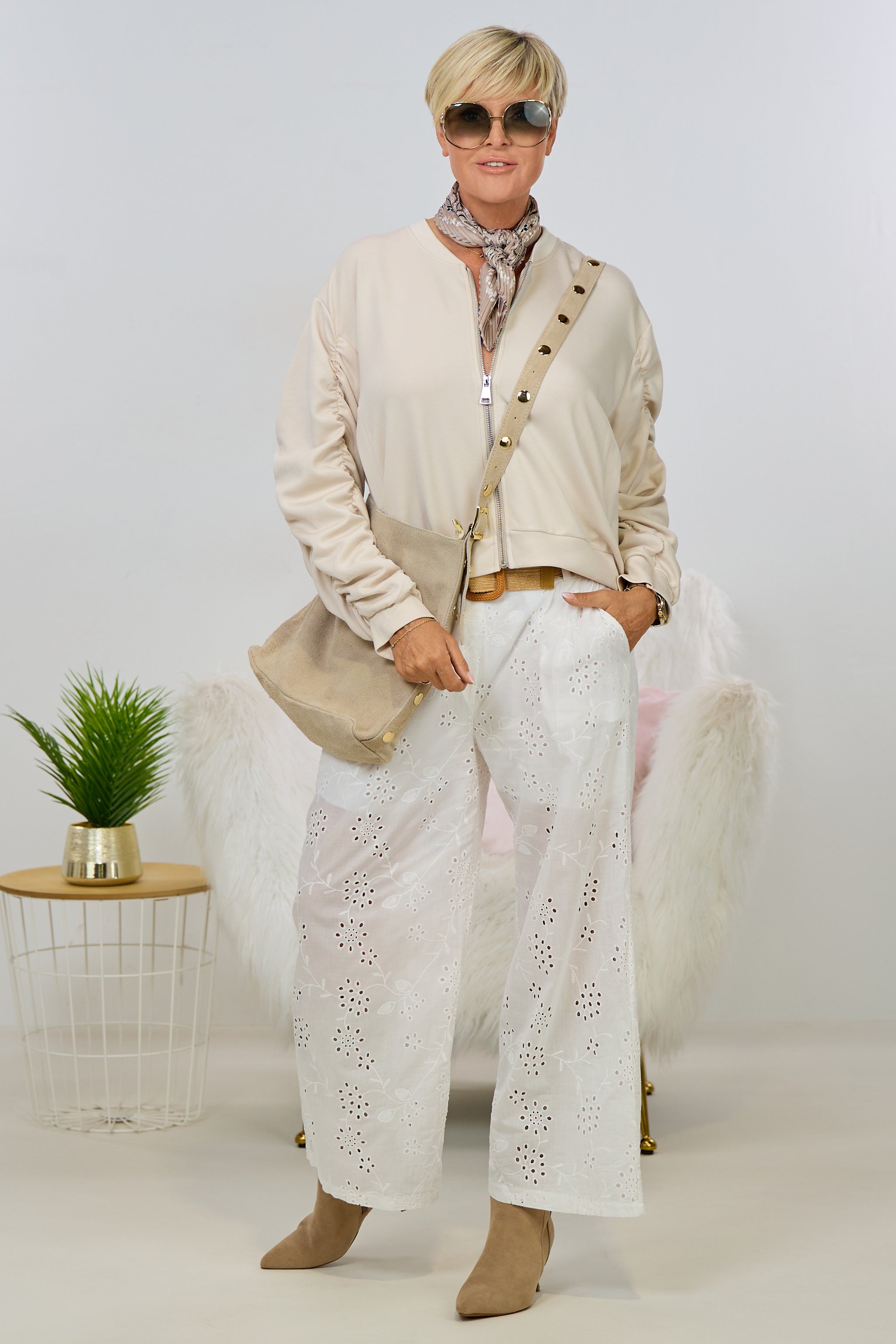 Plissee Tuch mit floralem Muster, creme-braun-schwarz