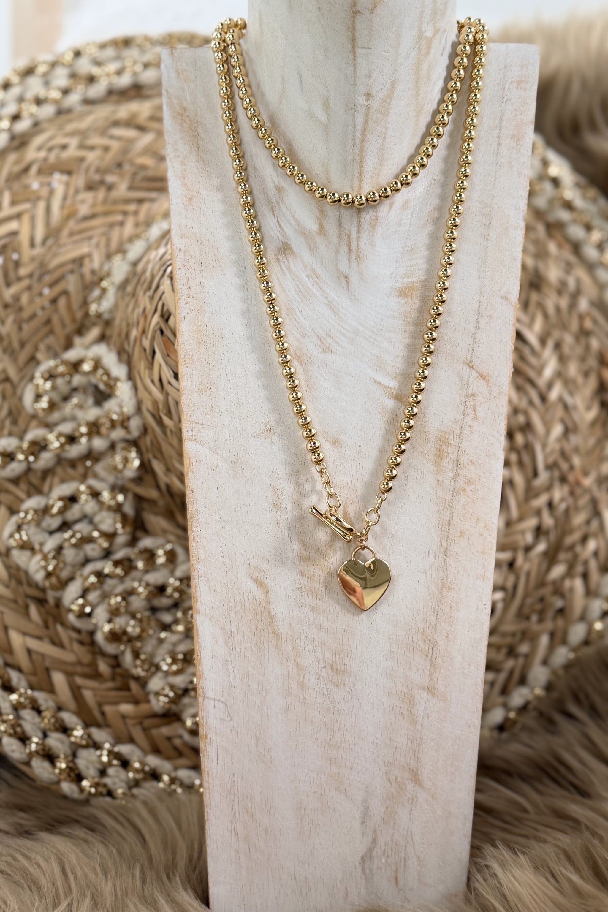 Long pearl necklace with a heart, gold