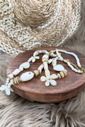 lange Kette mit vielen Elementen, perlmutt-beige