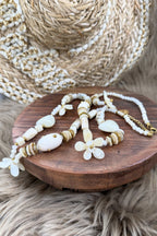 lange Kette mit vielen Elementen, perlmutt-beige