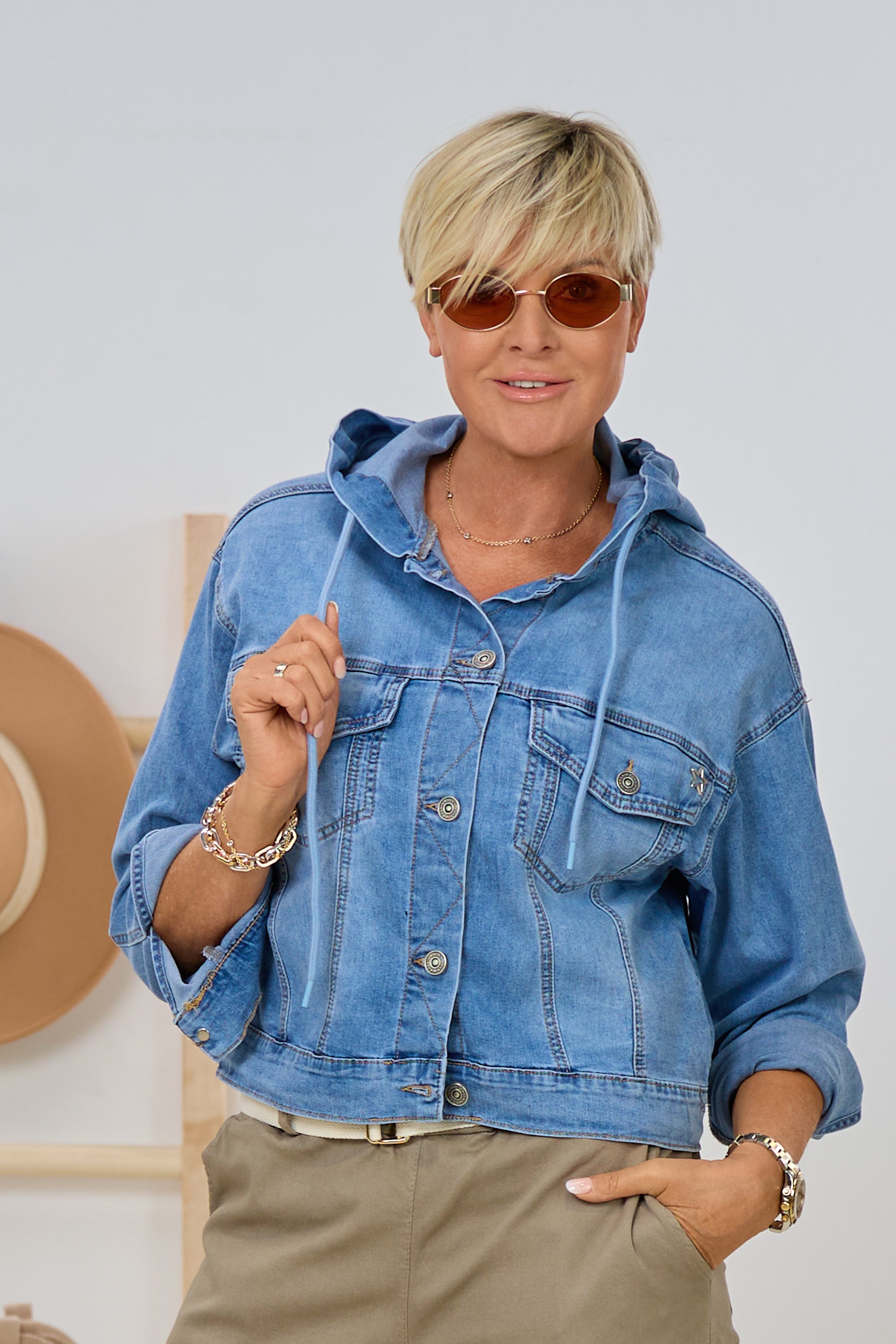 Leichte Jeansjacke mit Kapuze, denim