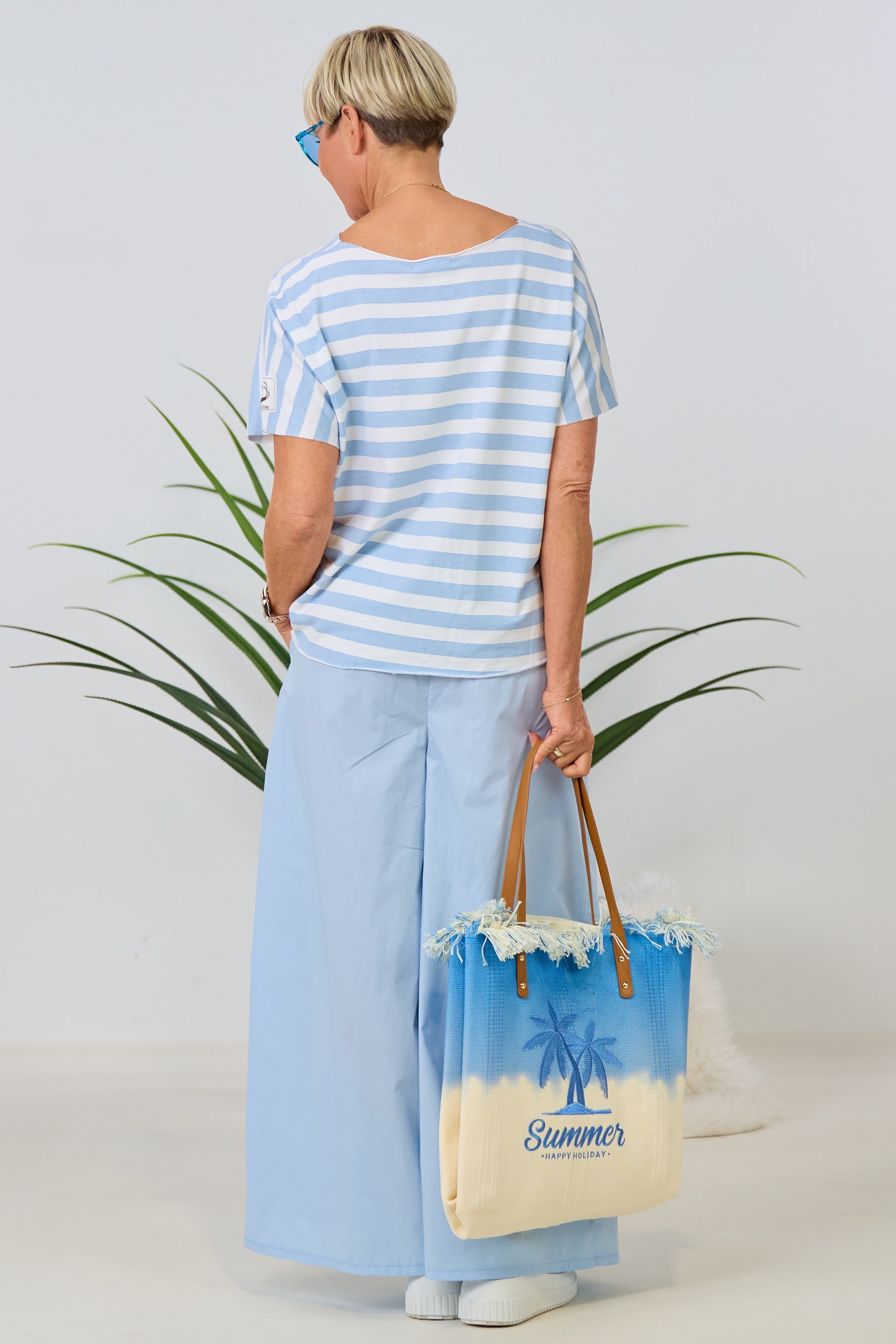 Geringeltes Shirt mit Rollsaum, hellblau-weiß