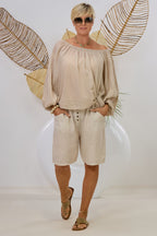 Leinen Shorts mit schmalem Gürtel, beige