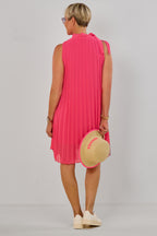 kurzes Plissée-Kleid mit Schleife, pink