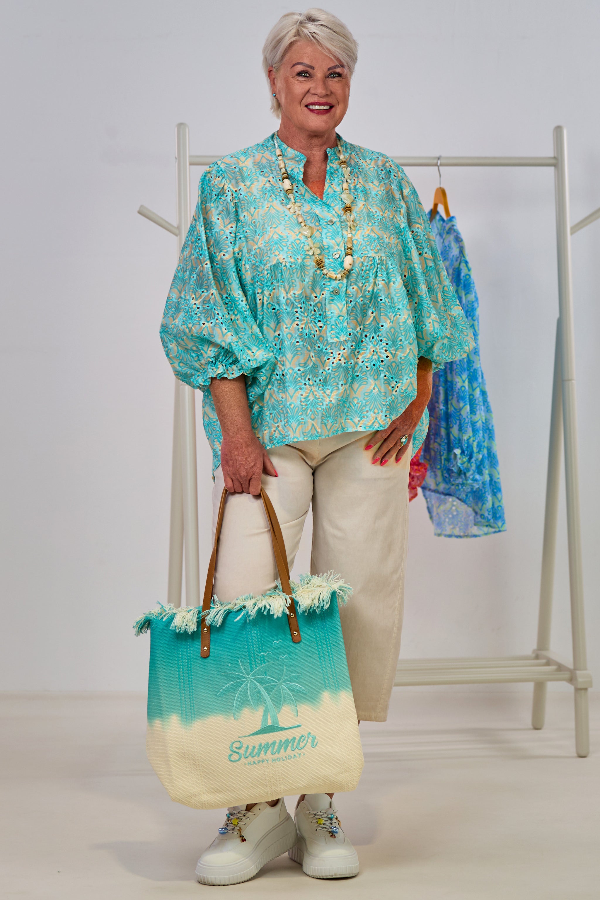Bluse mit weiten Ärmeln und Lochstickerei, türkis-mint-creme