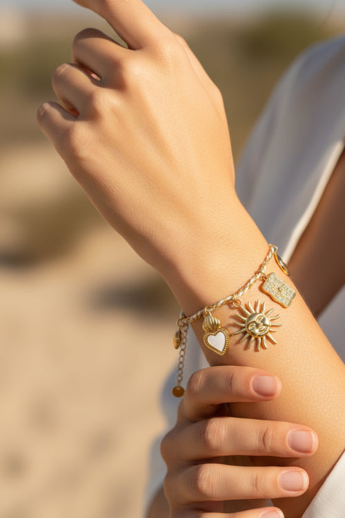 Armband mit Anhängern, weiß-gold