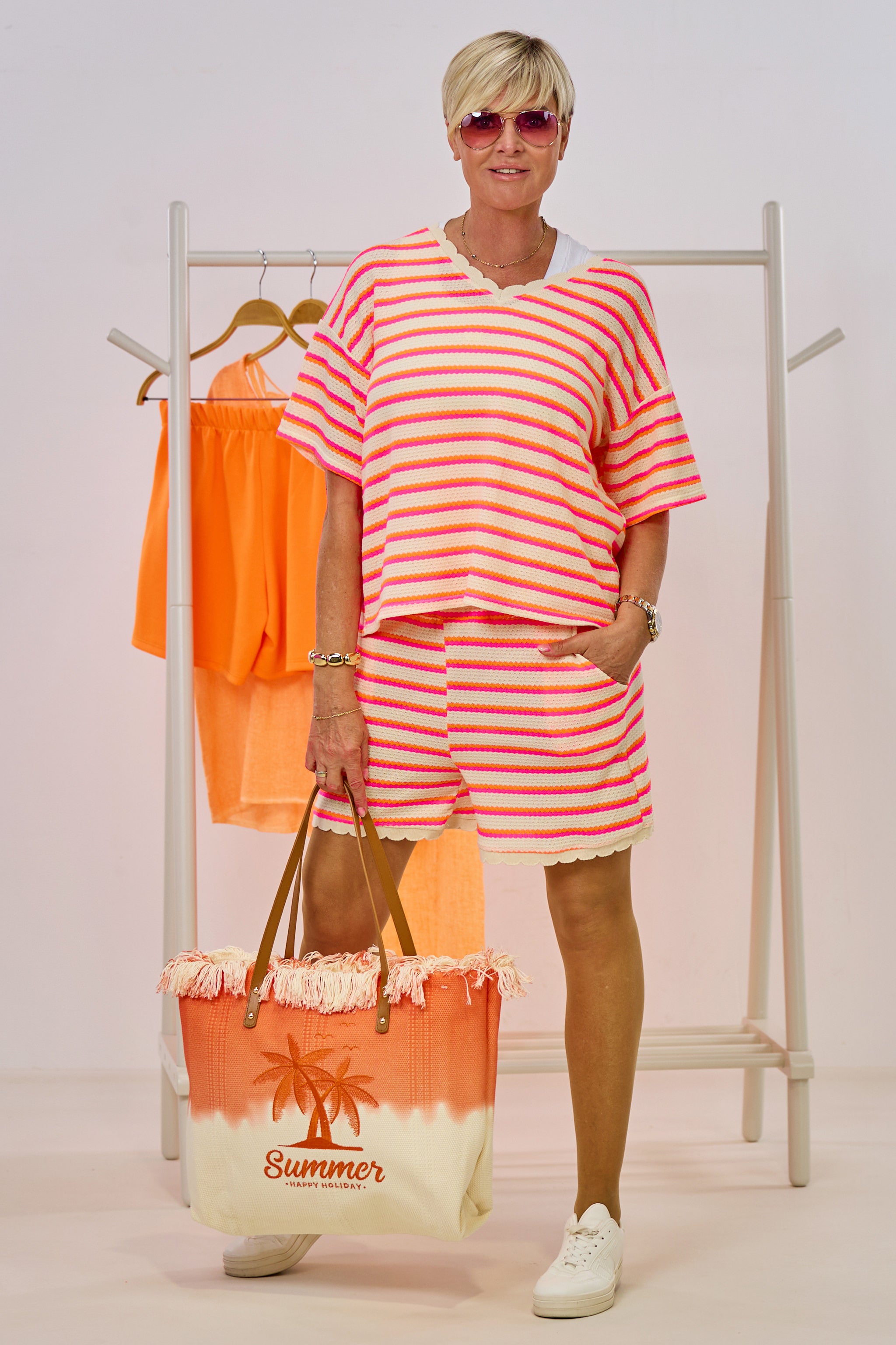 2 tlg. Set aus Pulli und Shorts - geringelt, creme-orange-rosa