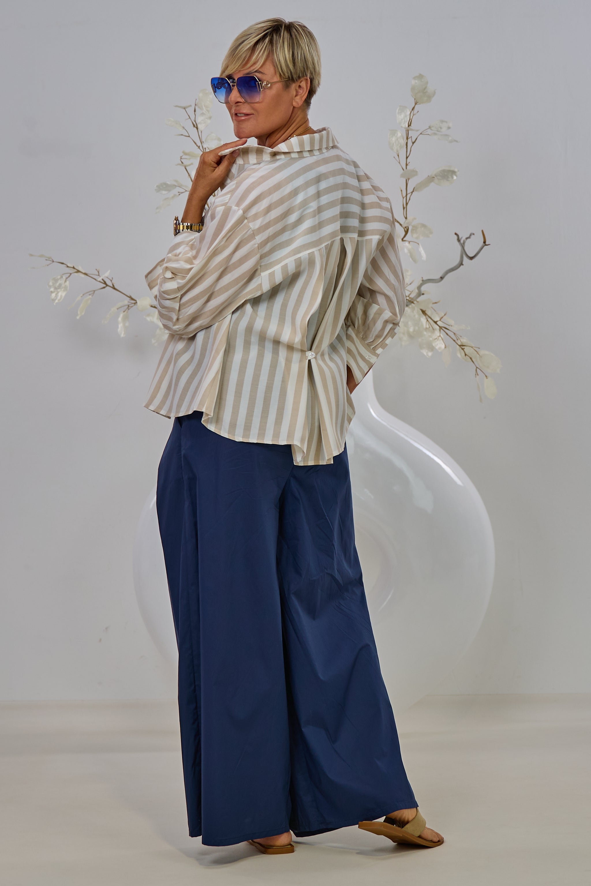 gestreifte Bluse mit gerafften Ärmeln, beige-weiß