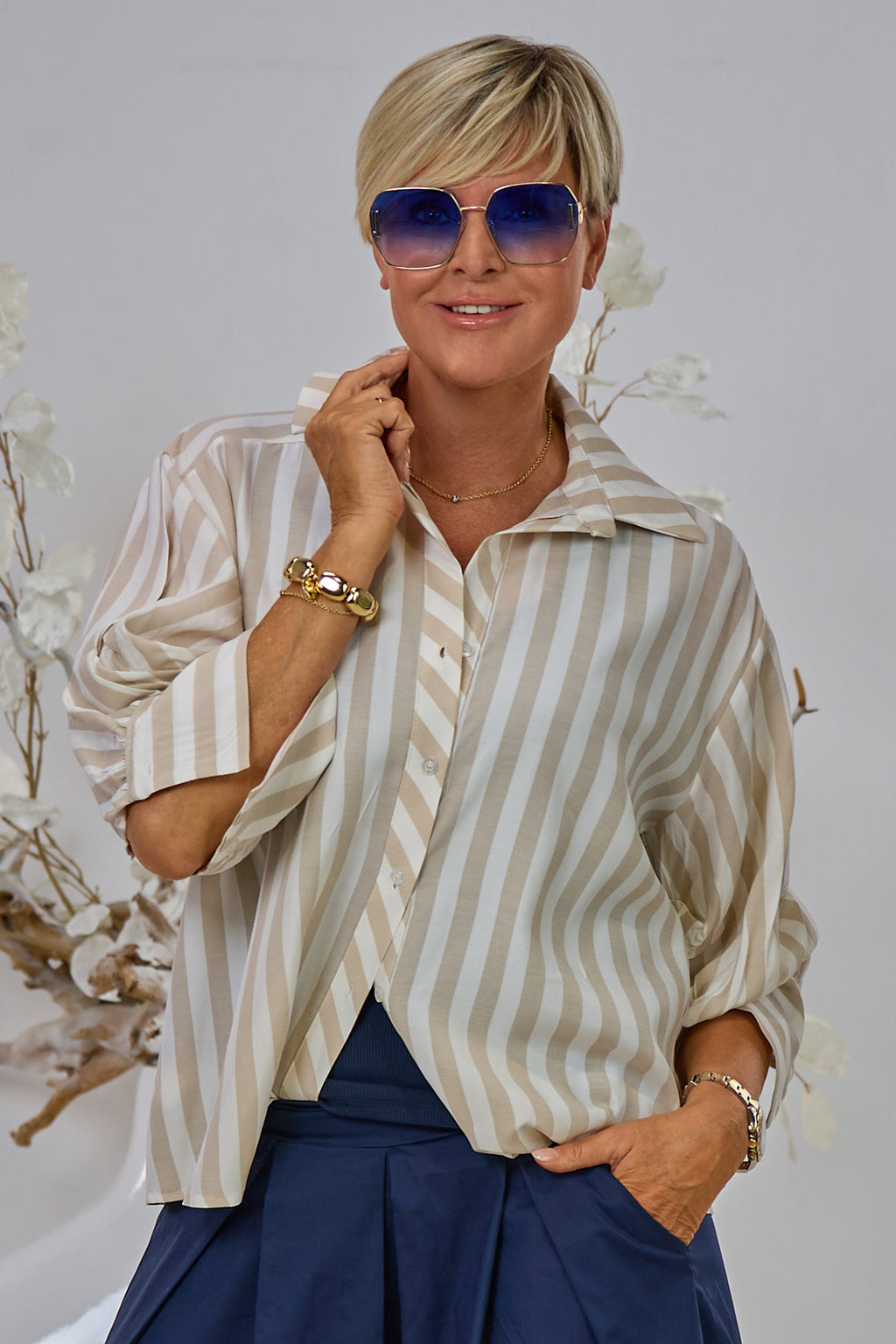 gestreifte Bluse mit gerafften Ärmeln, beige-weiß