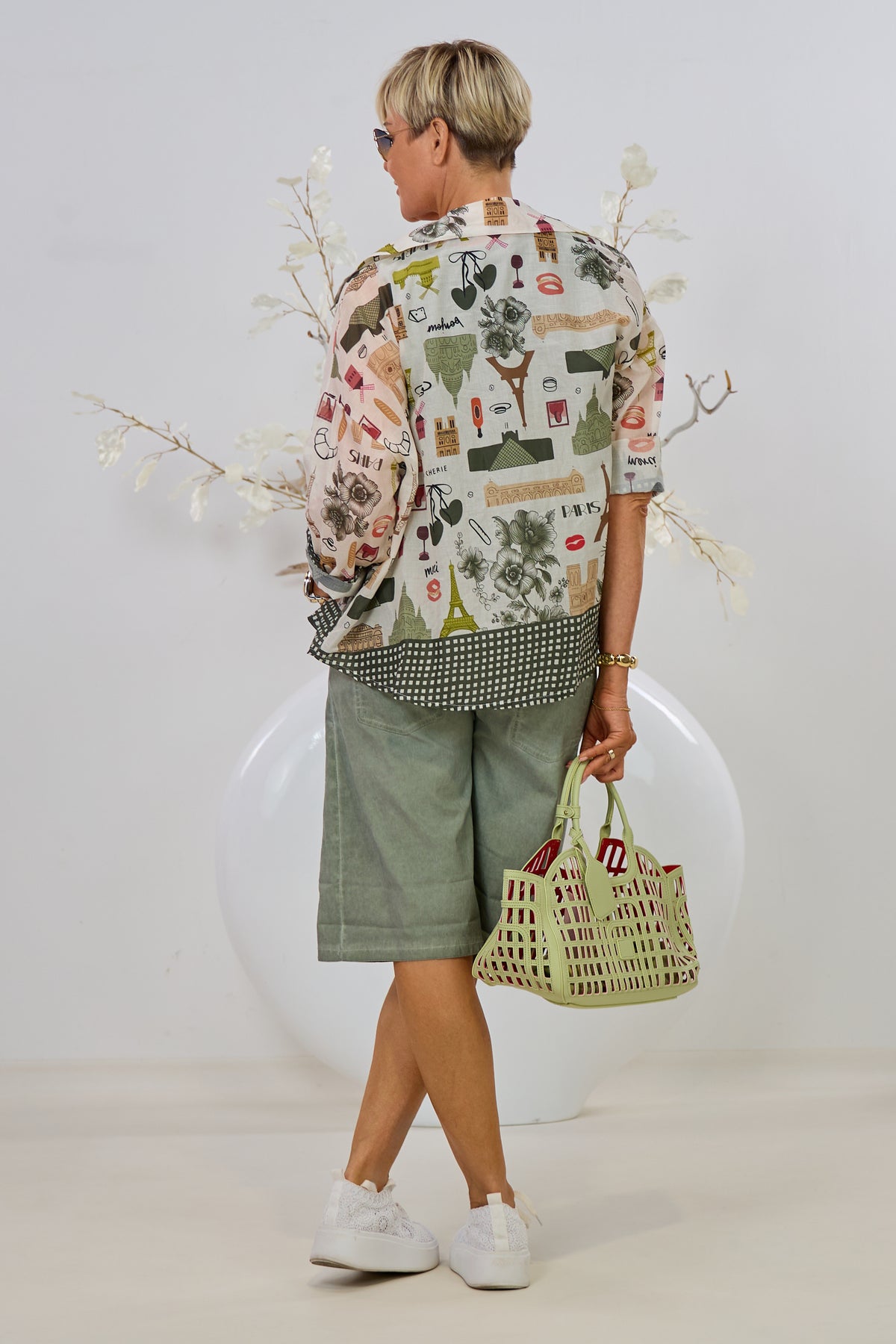 transparente Bluse mit "Paris-Muster", khaki-bunt