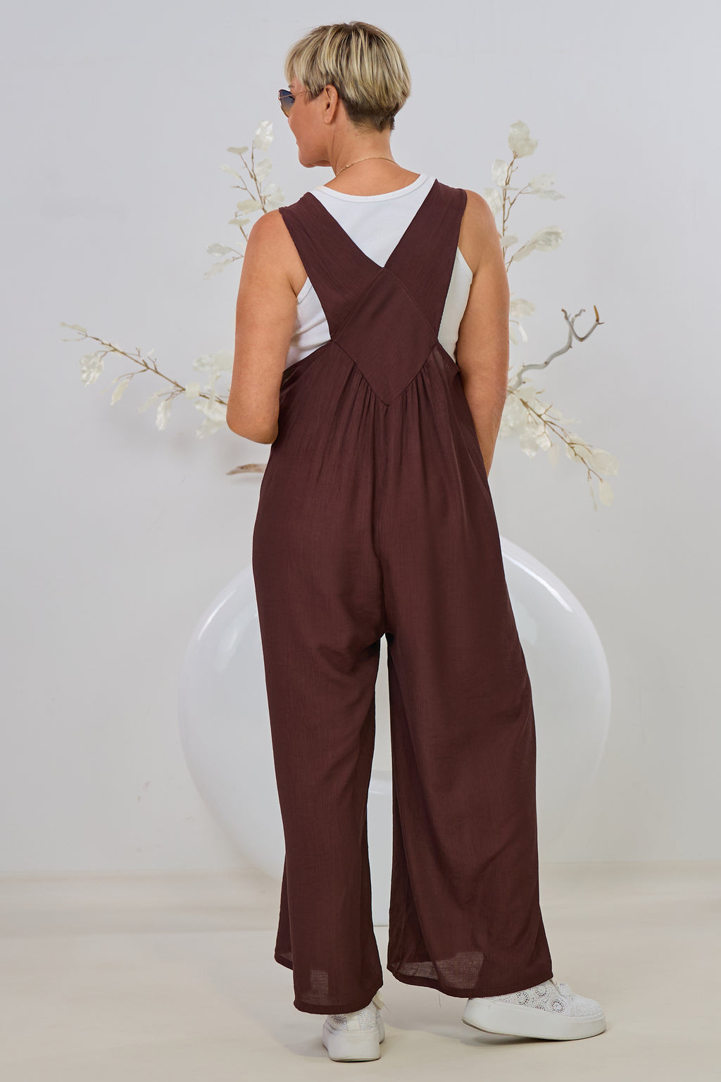 Jumpsuit mit breiten Trägern, braun