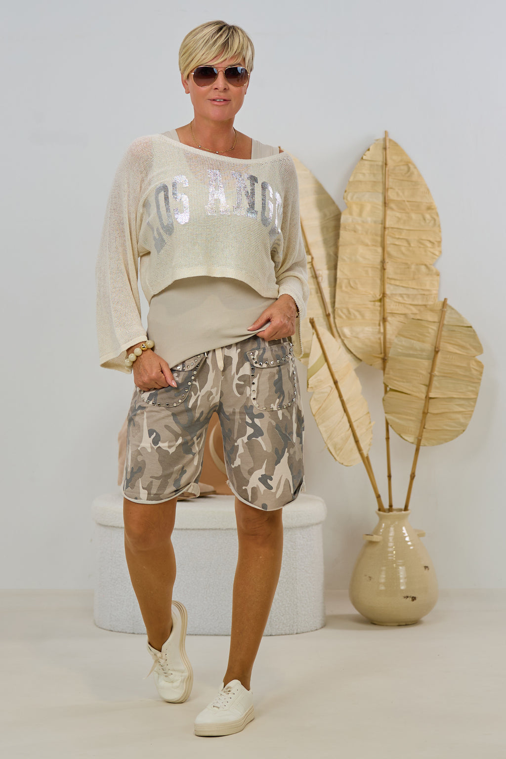 Weiter cropped Pulli, creme-silber