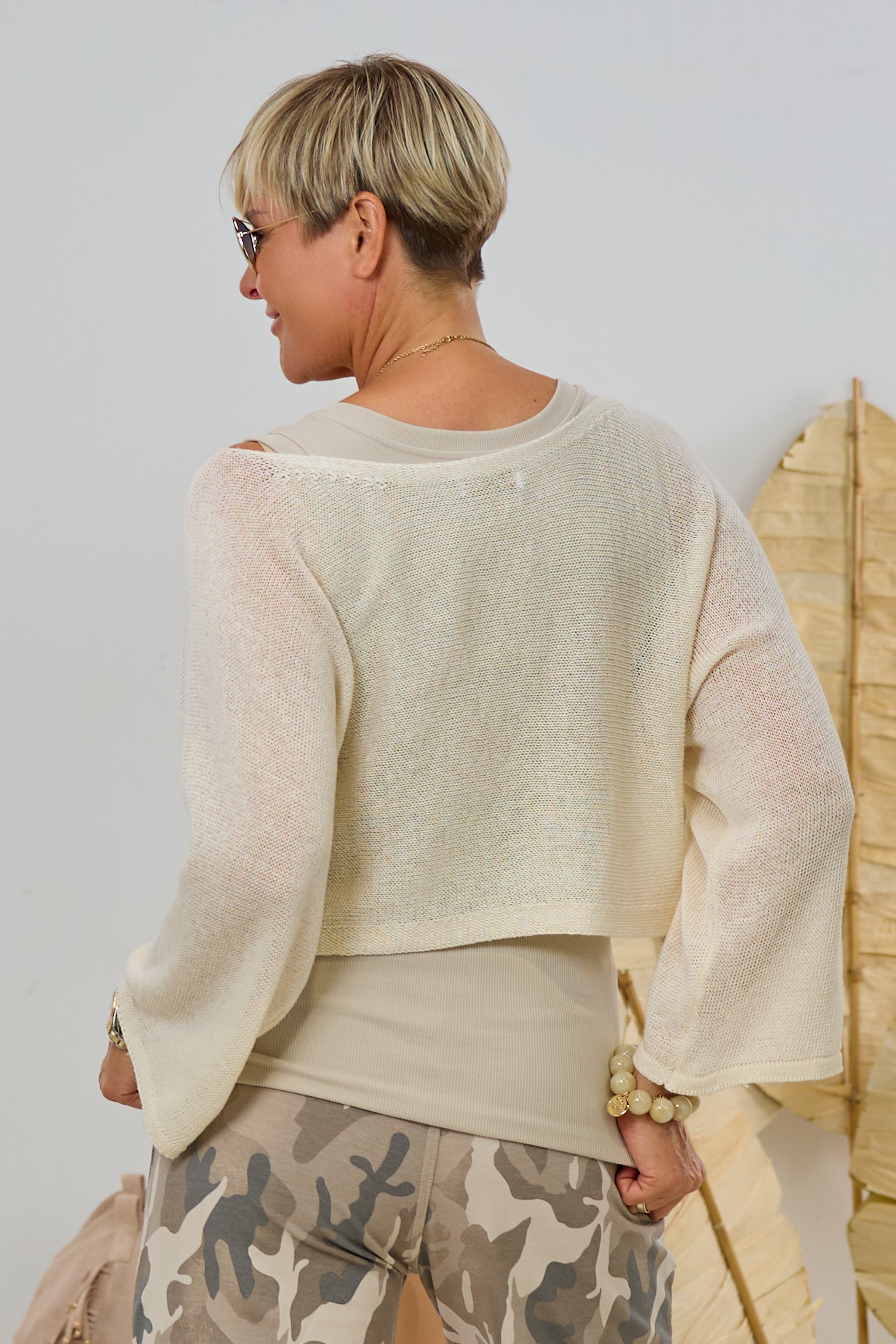 Weiter cropped Pulli, creme-silber
