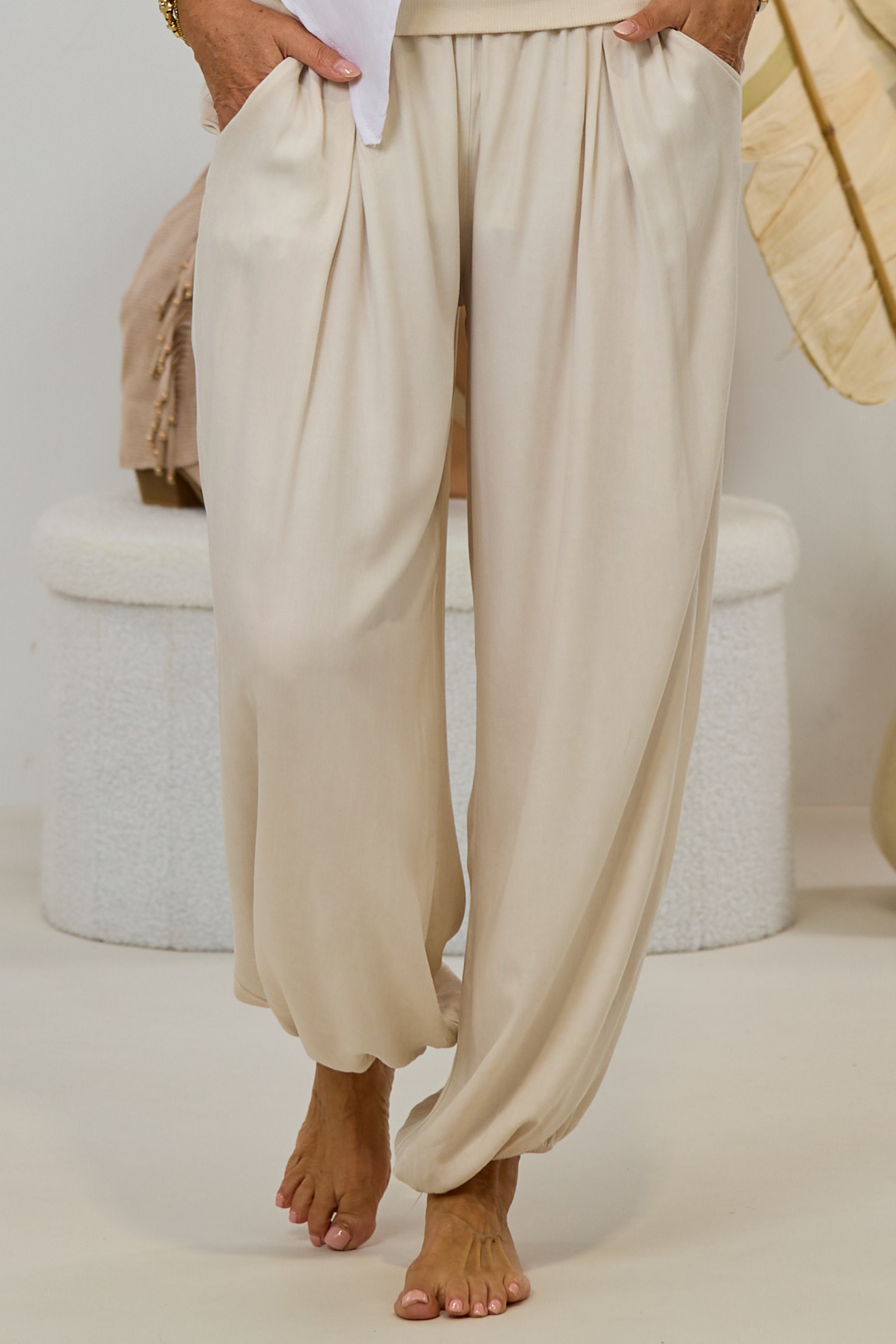 Stoffhose mit breitem, elastischen Bund, creme